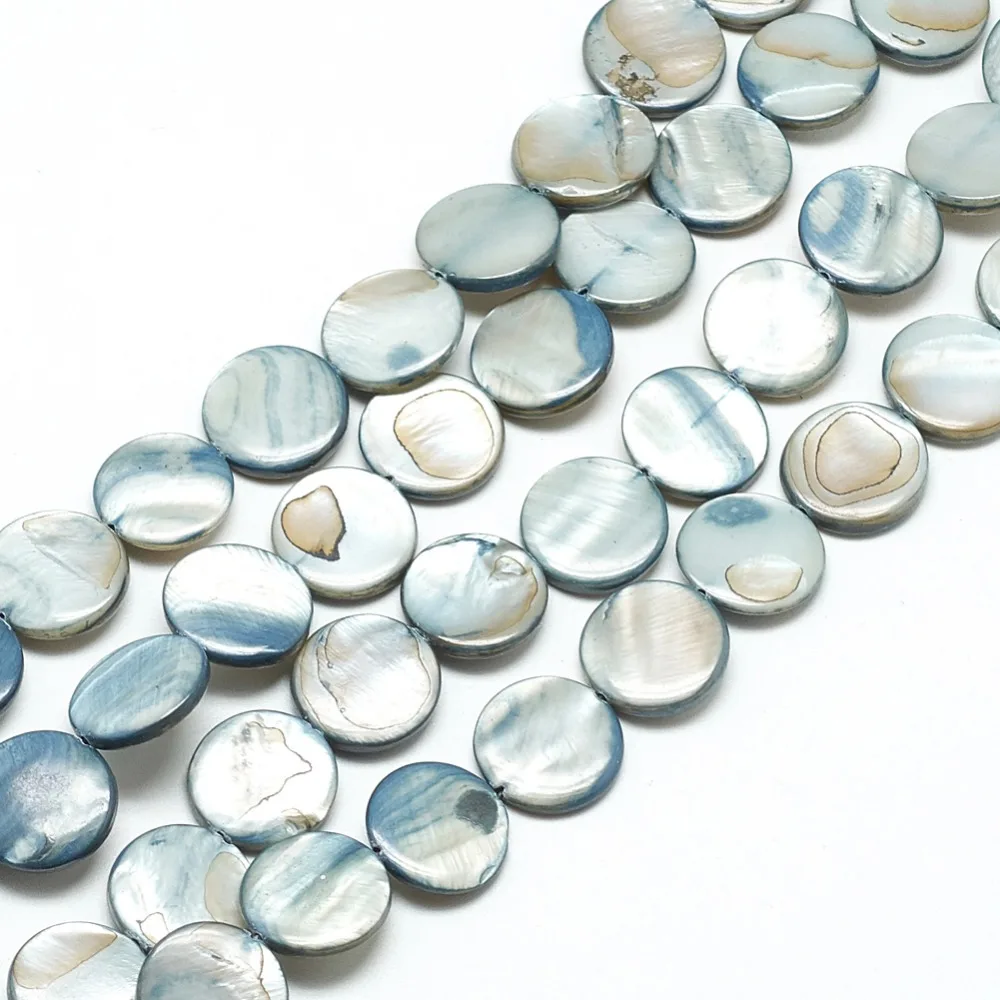 1 hebra de cuentas de concha, hilos teñidos, planos, redondos, cadete azul, 13,5 ~ 15,5 mm de diámetro, 3 mm de espesor, agujero: 1 ~ 1,2 mm, 28 piezas/hebra de 16 pulgadas