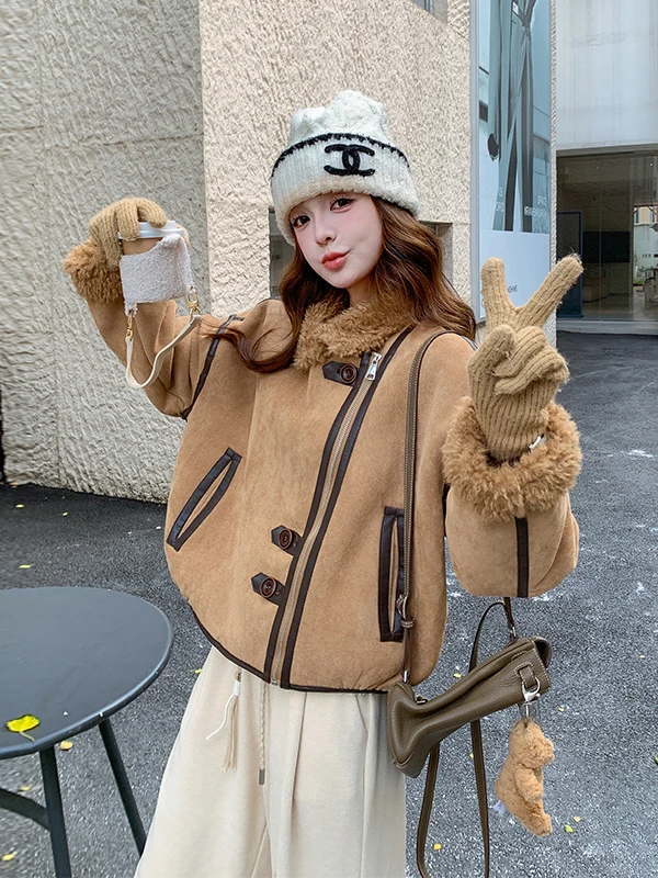 Damska kurtka z futra jagnięcego, ocieplana skórą i futrem, ciepła, codzienna, luźny krój, długi rękaw, zapinana na zamek.