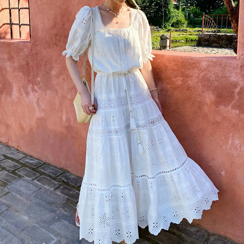 

Белый летний комплект из двух предметов в стиле бохо с вышивкой и ажурными вставками