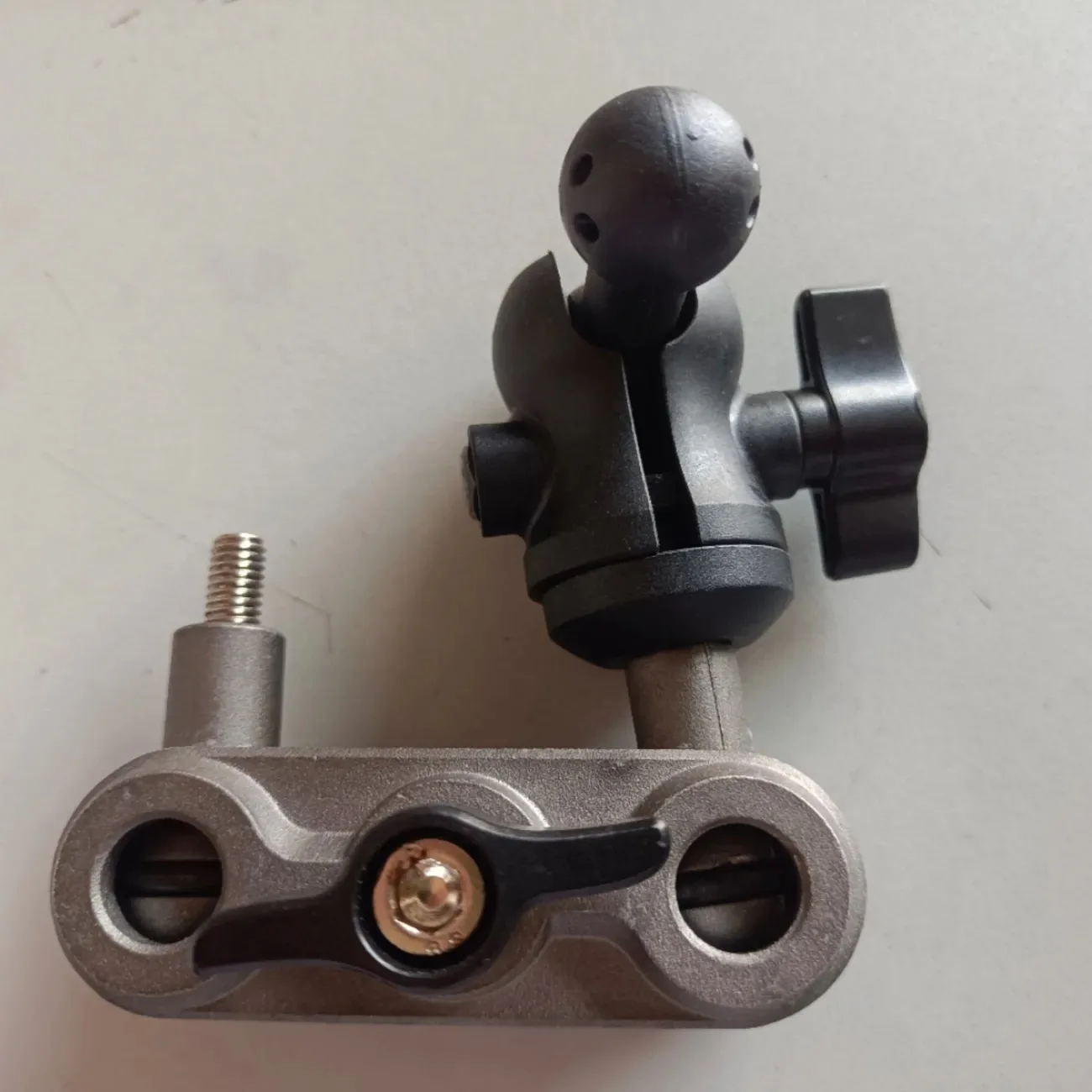 

Metal arm accessories, pea pod universal rotation, in car shooting bracket, car mobile phone aluminum alloy bracket accessories