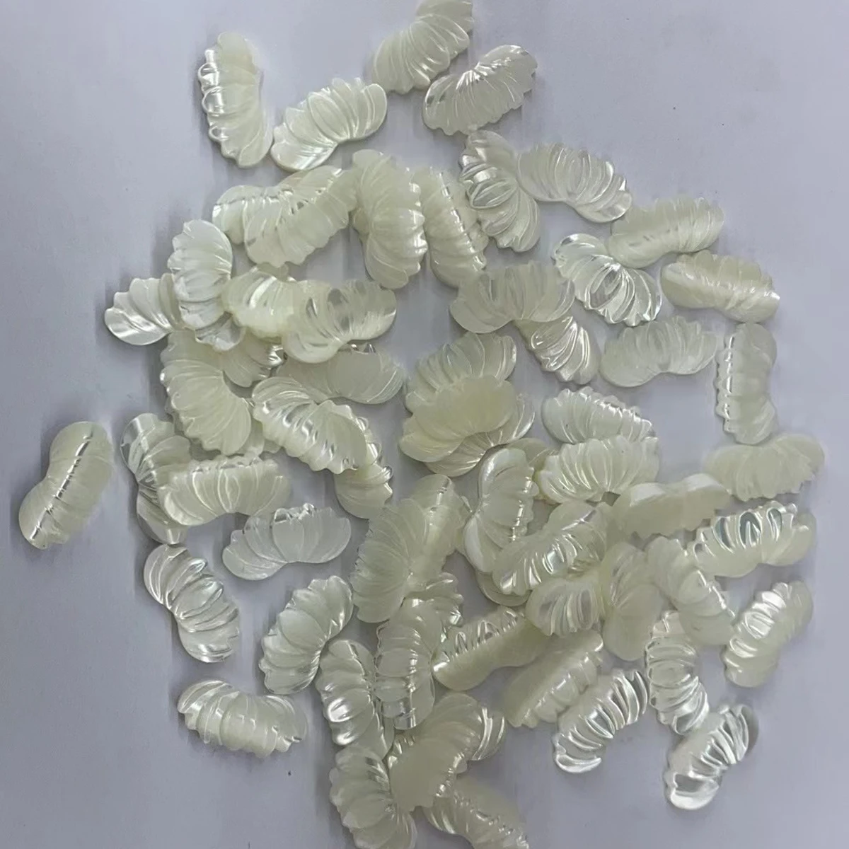 

3pcs 16x8mm Natural Shell Sea Lotus Pendant Charms Jewelry Diy Bracelet Necklace Accessories Small Ornaments Decorations Gift