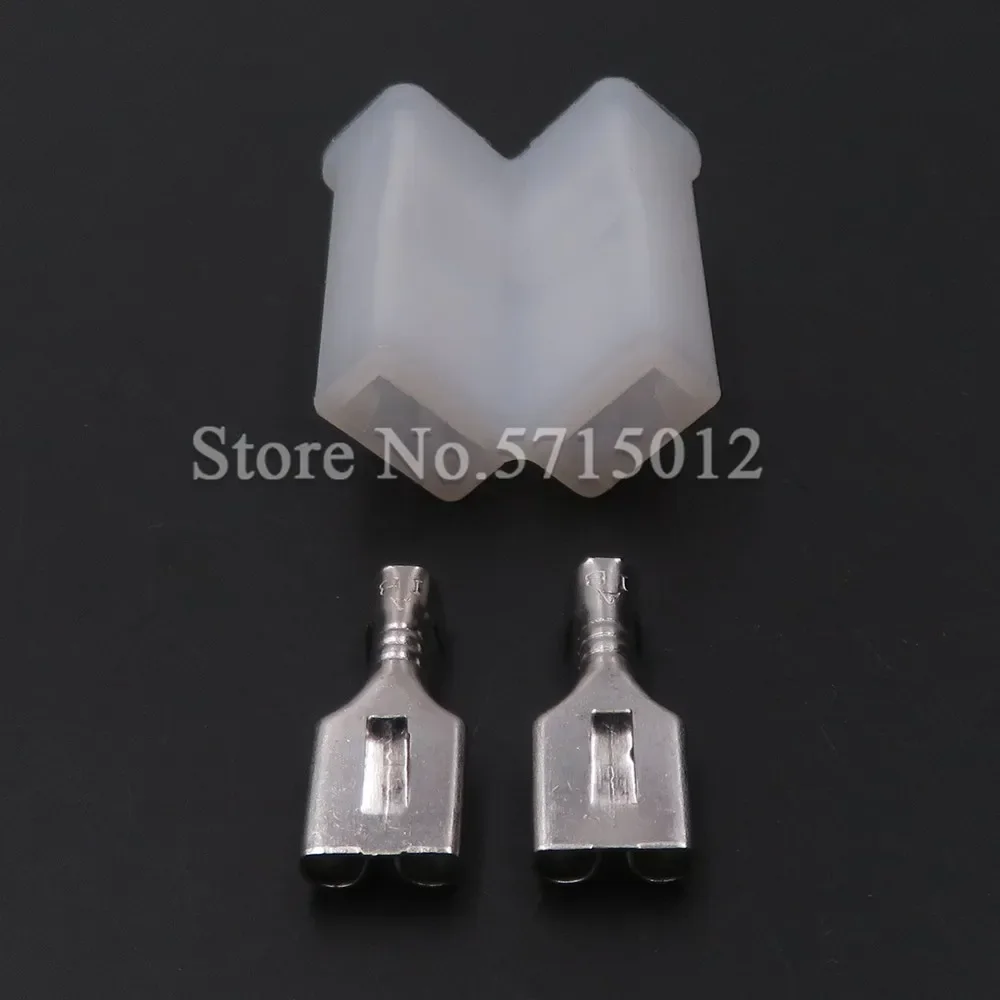 2 Hole PA66 Car Housing Connector Electrical Wiring Connector Wire Clip Socket Auto Connector Fuel Nozzle Plug