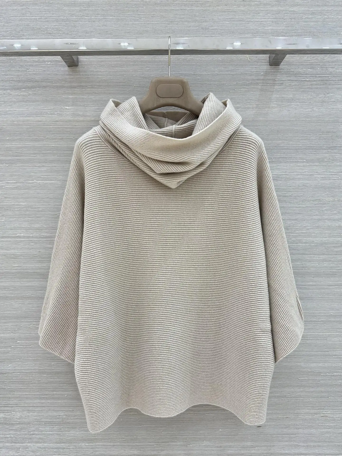 

2026 New Autumn Winter Women Designer High Quality 100% Pure Cashmere Hooded Batwing Three Quarter Sleeve Loose Casual Knit Top