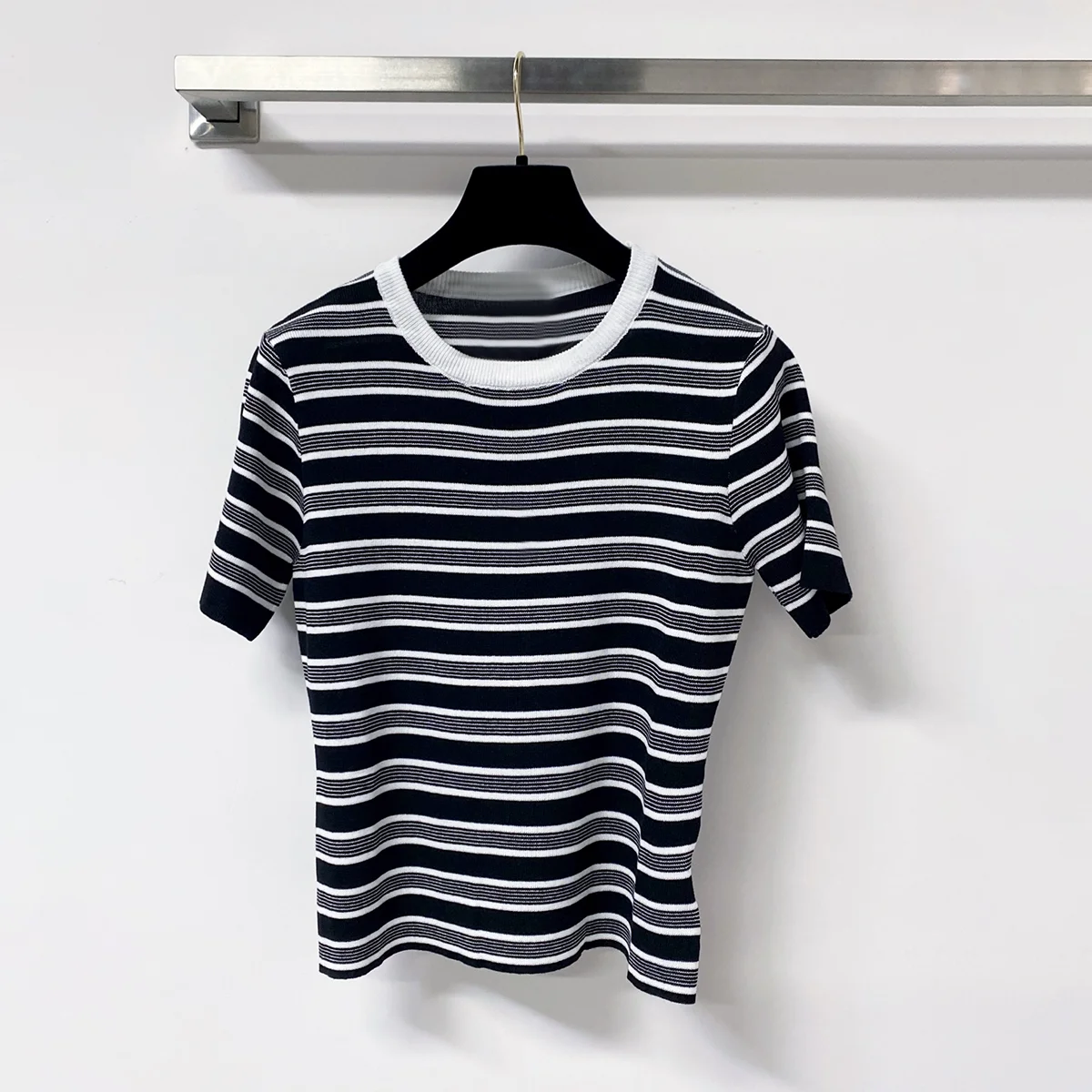 Women's versatile basic top with black and white stripes hb26708109