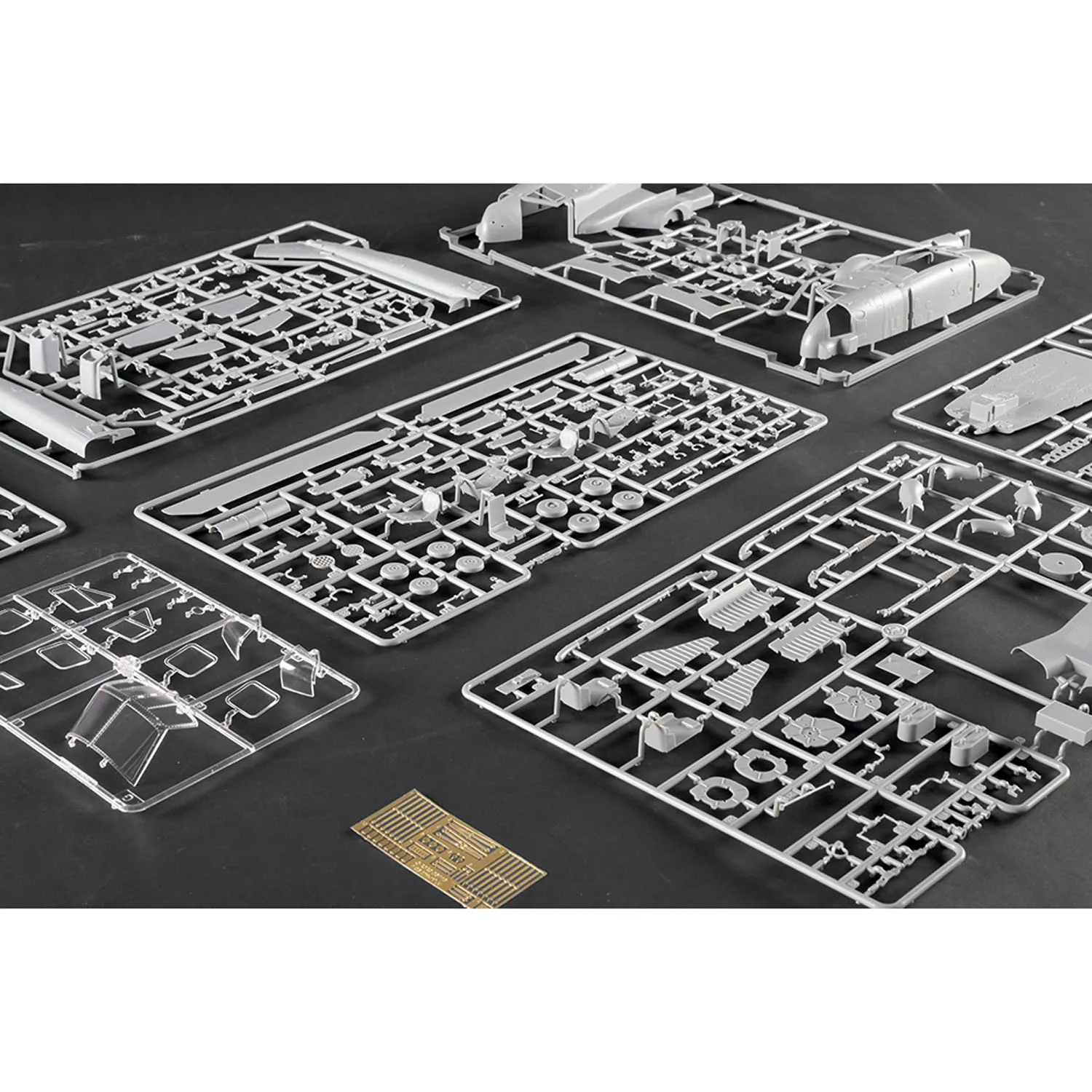 

Plastic Static Aircraft Model Kit 1/35 UH-1Y Venom Helicopter Trumpeter 05118 310+ Parts Collection Unassembled DIY Adult Gifts