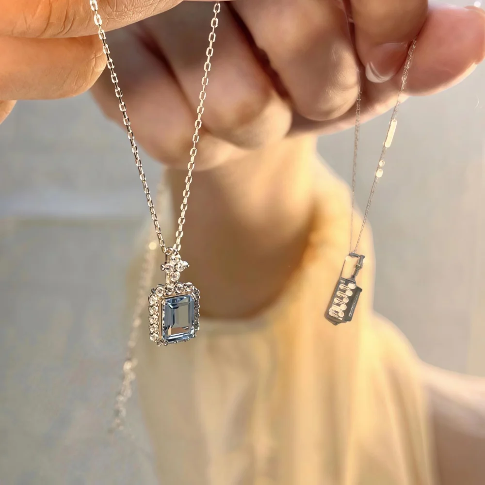 Modische blaue Kristall-Quadrat-Anhänger-Halskette, trendige Imitations-Edelstein-Halskette für Frauen, einfacher Partyschmuck und Accessoires. – Detail 1
