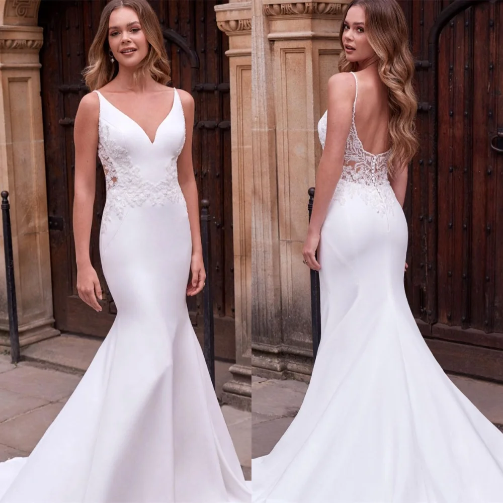 カスタマイズされたエレガントなホワイトジャージのウェディングドレス繊細な V ネックスパゲッティストラップブライダルパーティークラシックボタンバックブライダルドレス