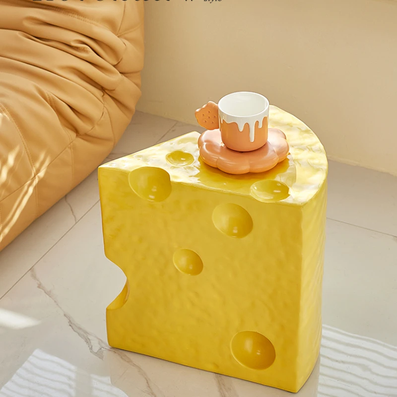 Creative household cake, bedside table, small living room, coffee table