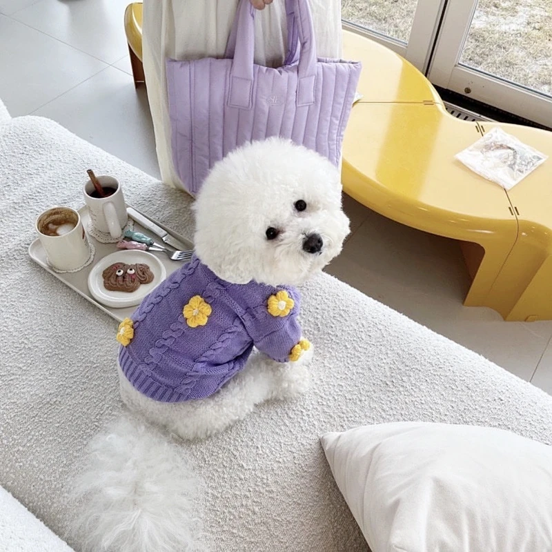 Ropa cálida de flores para perros, suéteres morados a la moda para mascotas, tejidos de peluche más suaves que los osos, otoño
