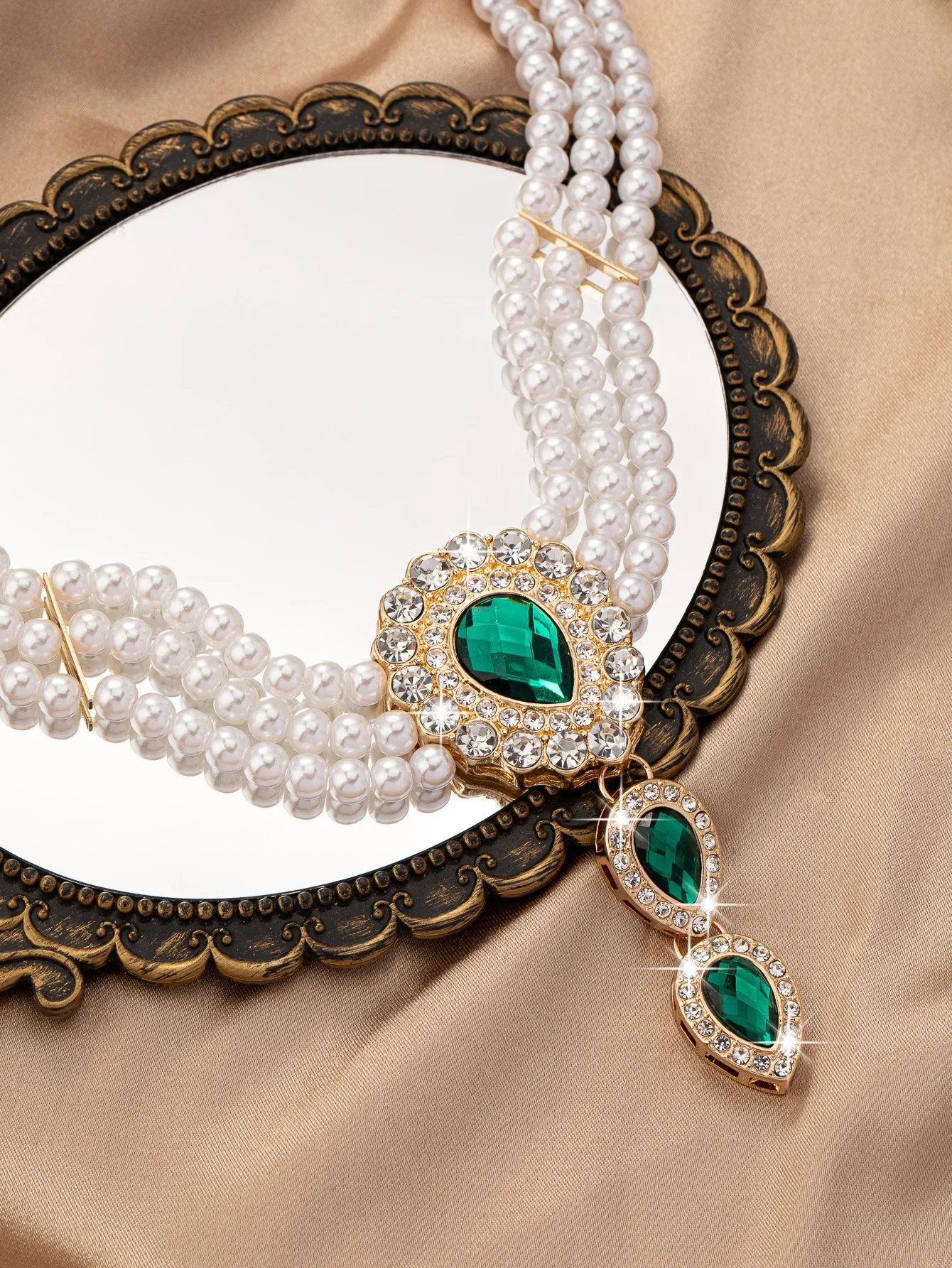 Women Elegant Pearl Clavicle Chain Collares Ladies Green Crystal Short Pendant Necklaces