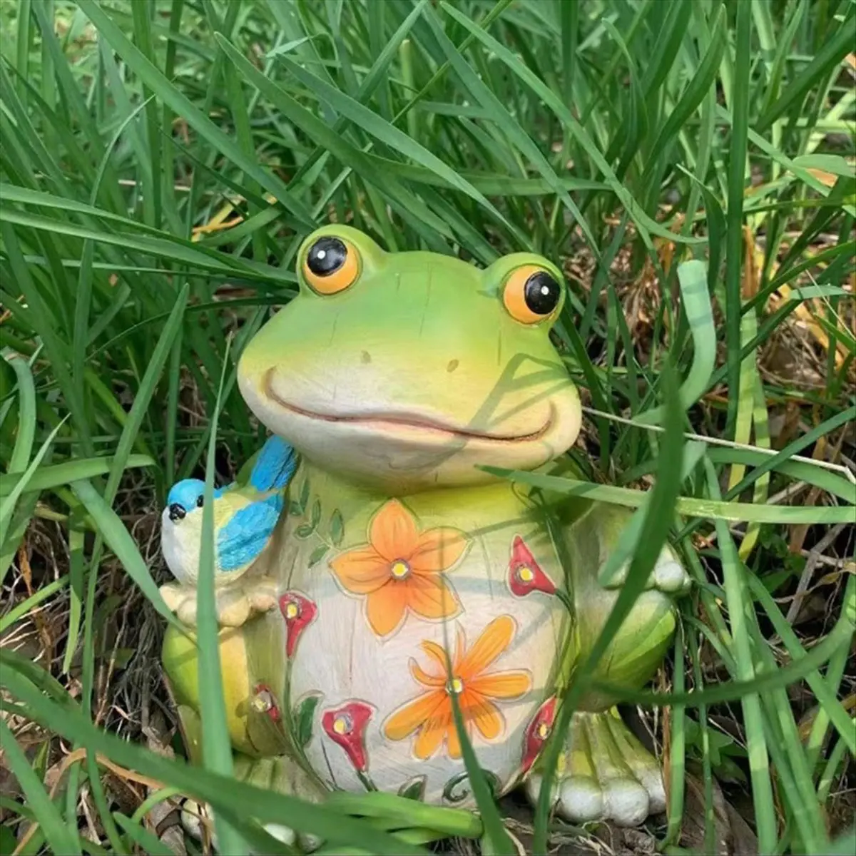 Frog Decor with Solar Light, Resin Garden Statue for Passage Yard Lawn Patio Decor, Outdoor Decor for Housewarming-A55K