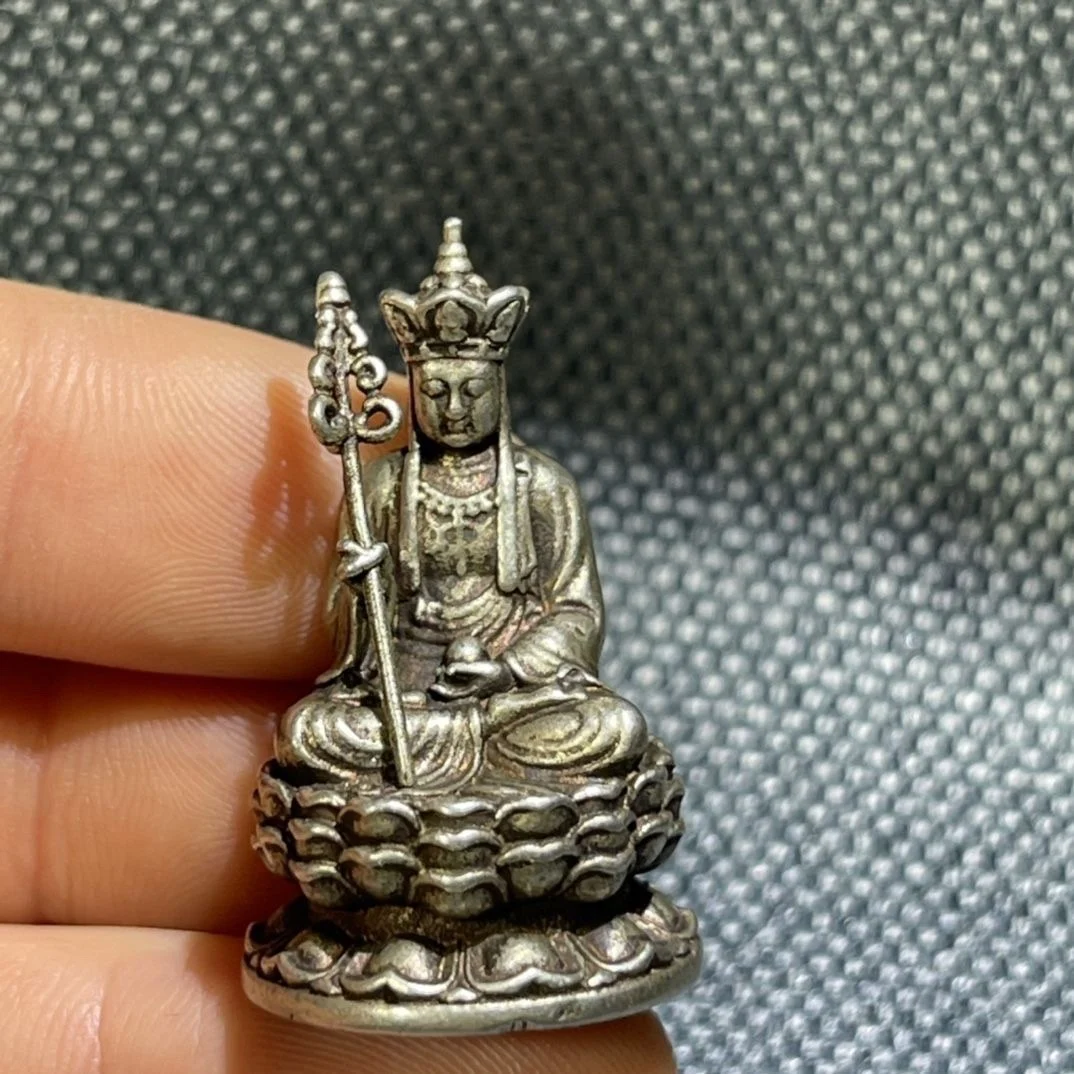 

white copper earth treasure bodhisattva carries a mini solid small statue, a bronze Buddha handicraft.