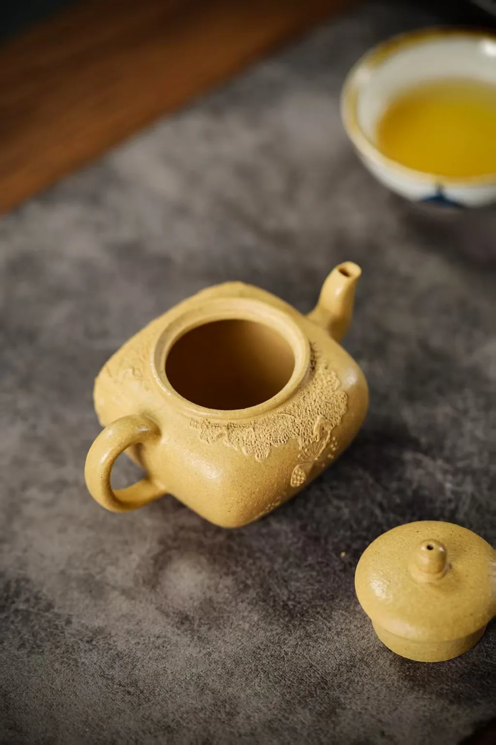 High Quality Real Yixing Jasaho Zisha Clay Teapot Charm of Square Sketch Pot Set
