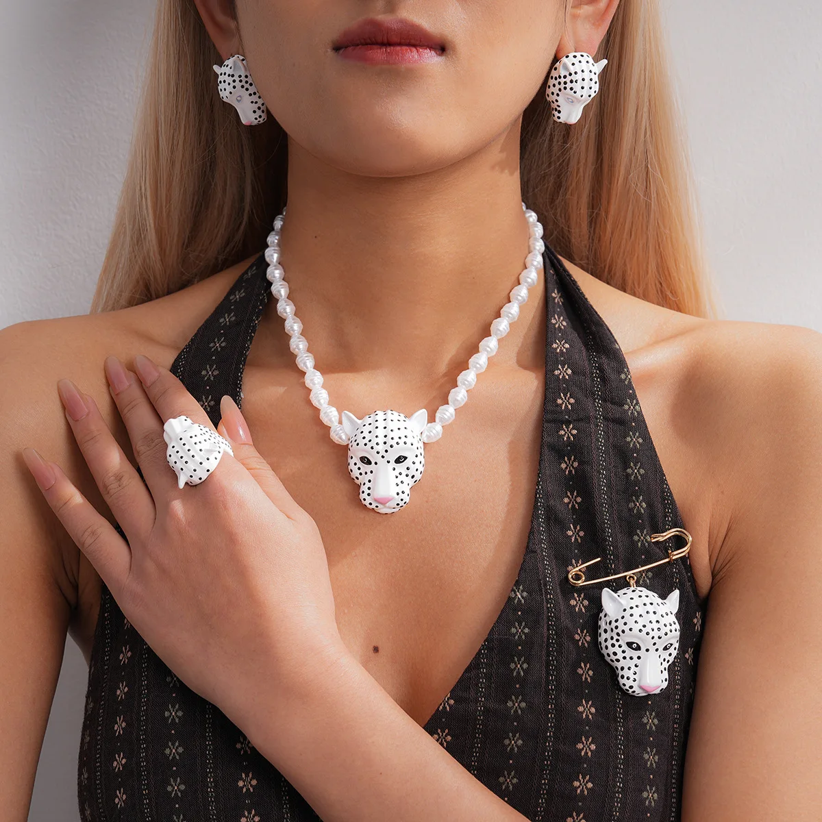 4PCS Exaggerated Retro Enamel Leopard Head Pendant Pearl Necklace for Women Fashion Necklace Trendy Jewelry Set Accessories