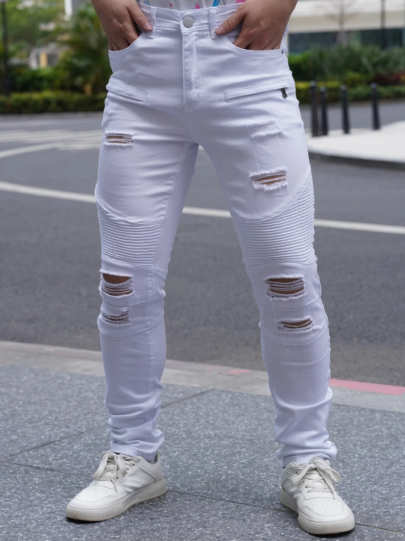 

Fashionable Distressed Men's Jeans White Color Versatile And Easy To Match Promotion Offer Free Shipping To Your Home