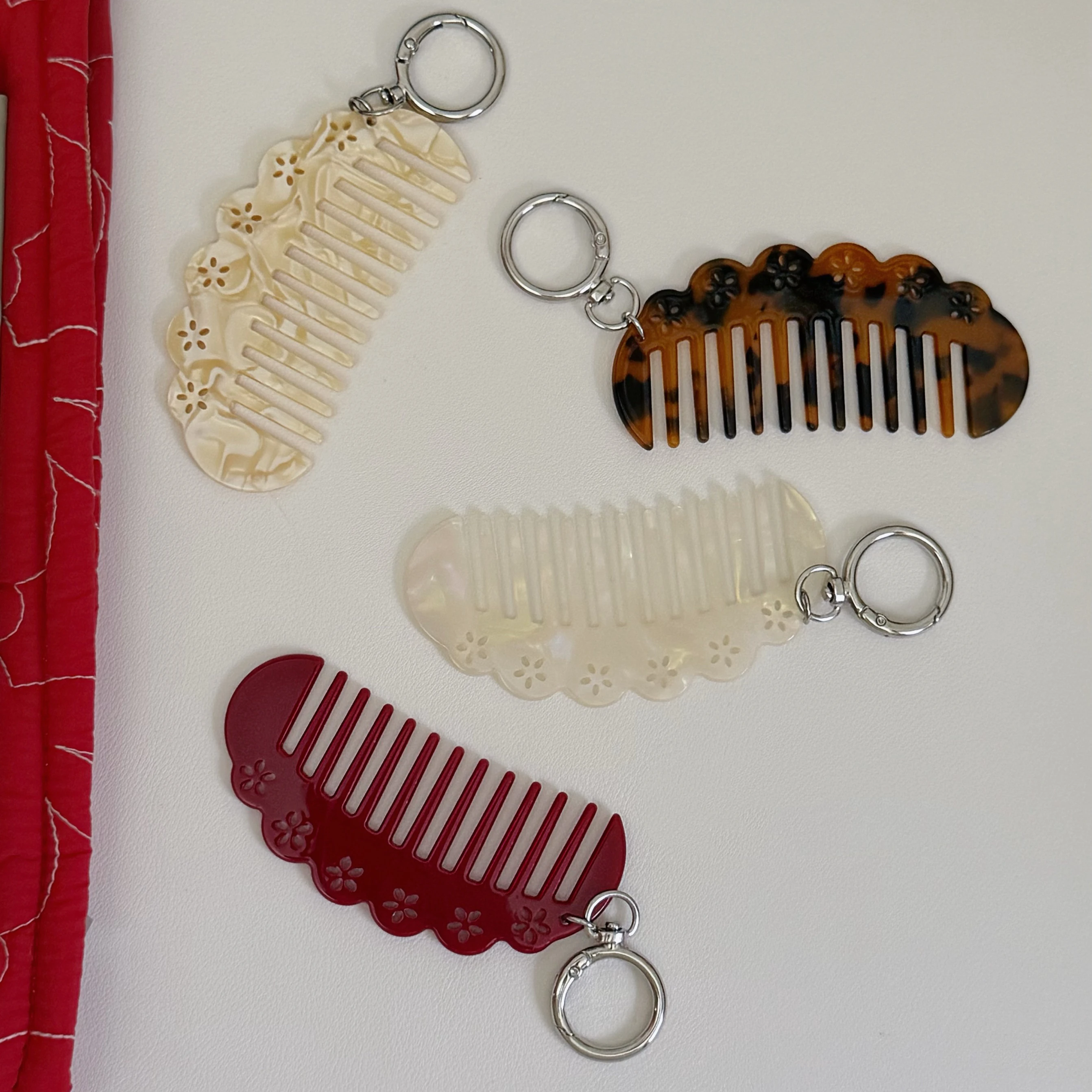 Hollow Flower Style Acetate Comb Keychain For Women Backpack Pendant Bag Portable Travel Hair Comb Hings Gift For Friends
