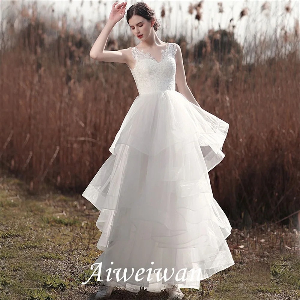 

A-Line Floor-Length Straps Neck Tiered Lace Sleeveless Appliques Outdoor Wedding Dress With Tulle 2022