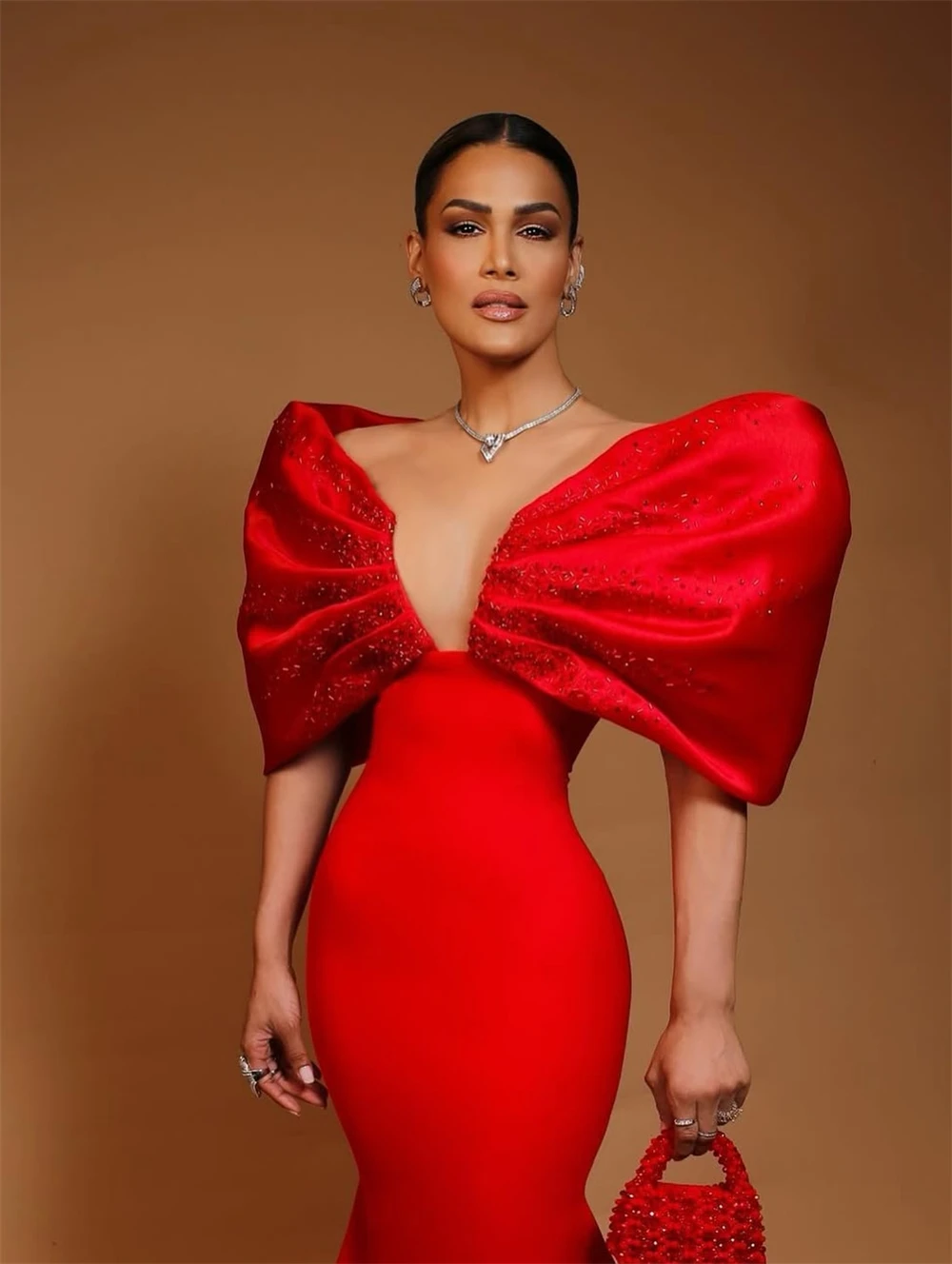 فستان سهرة أنيق من الجيرسيه الأحمر مخصص رسمي برقبة على شكل حرف V قبالة الكتف فستان الحفلات الناعم حورية البحر ذيل محكمة فستان العودة للوطن