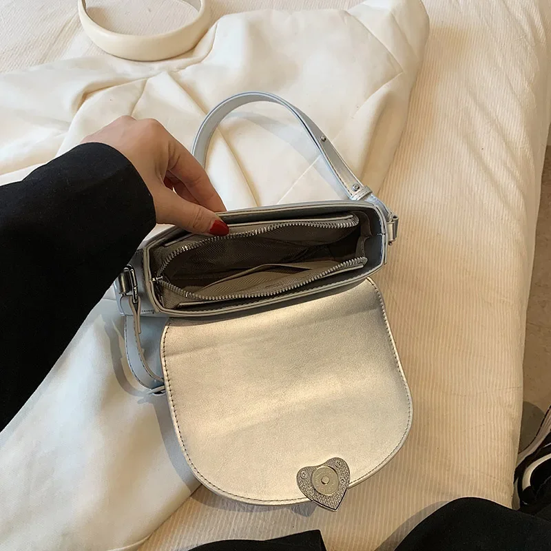 Liefde Gesp Zilveren Crossbody Schoudertassen Voor Vrouwen 2023 Y2K Kleine Portemonnee Pu Leer Luxe Merk Vrouwtjes Onderarmtas Handtassen