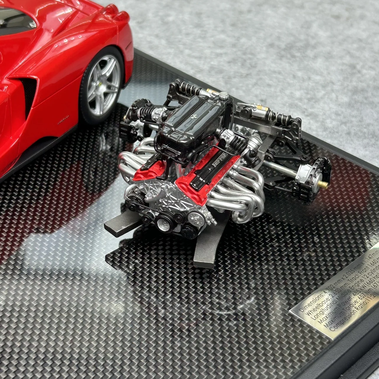 Modelos generales 1:18 Enzo 2002 viene con simulación de motor, edición limitada, modelo de coche estático de Metal de resina, juguete para regalo