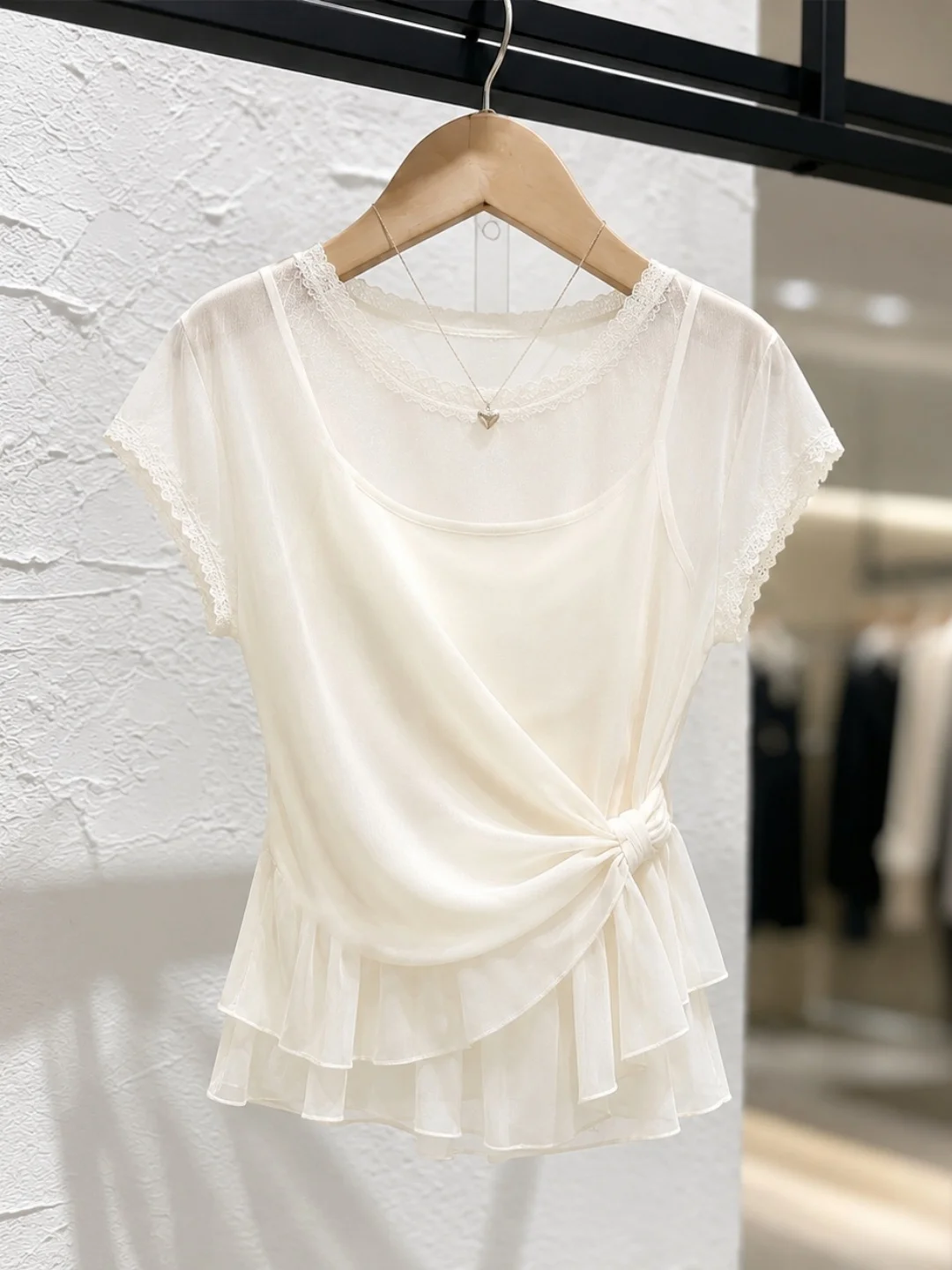 

Fashionable Lace Splice Short Sleeve Women's Top Gentle Breeze Style Summer Sun Protection Commute Wind Straight Cut Blouse