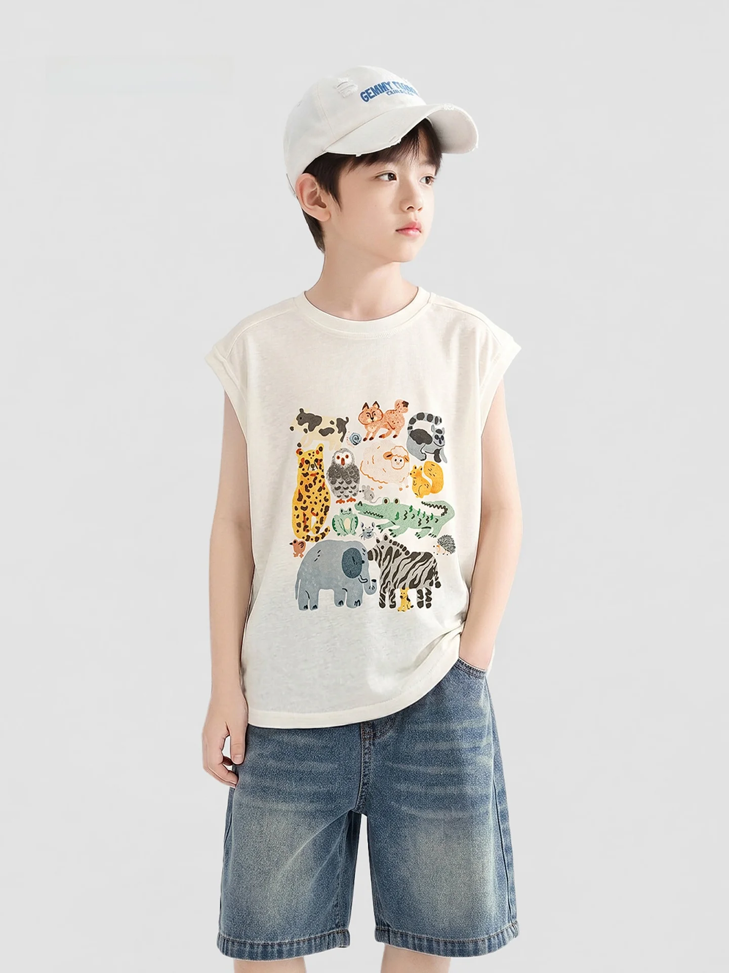 男の子用サマーカジュアル綿ポリエステルtシャツ、白いベスト、子供用クールな服、insboboブランド、ラウンドネック、半袖、プリントデザイン