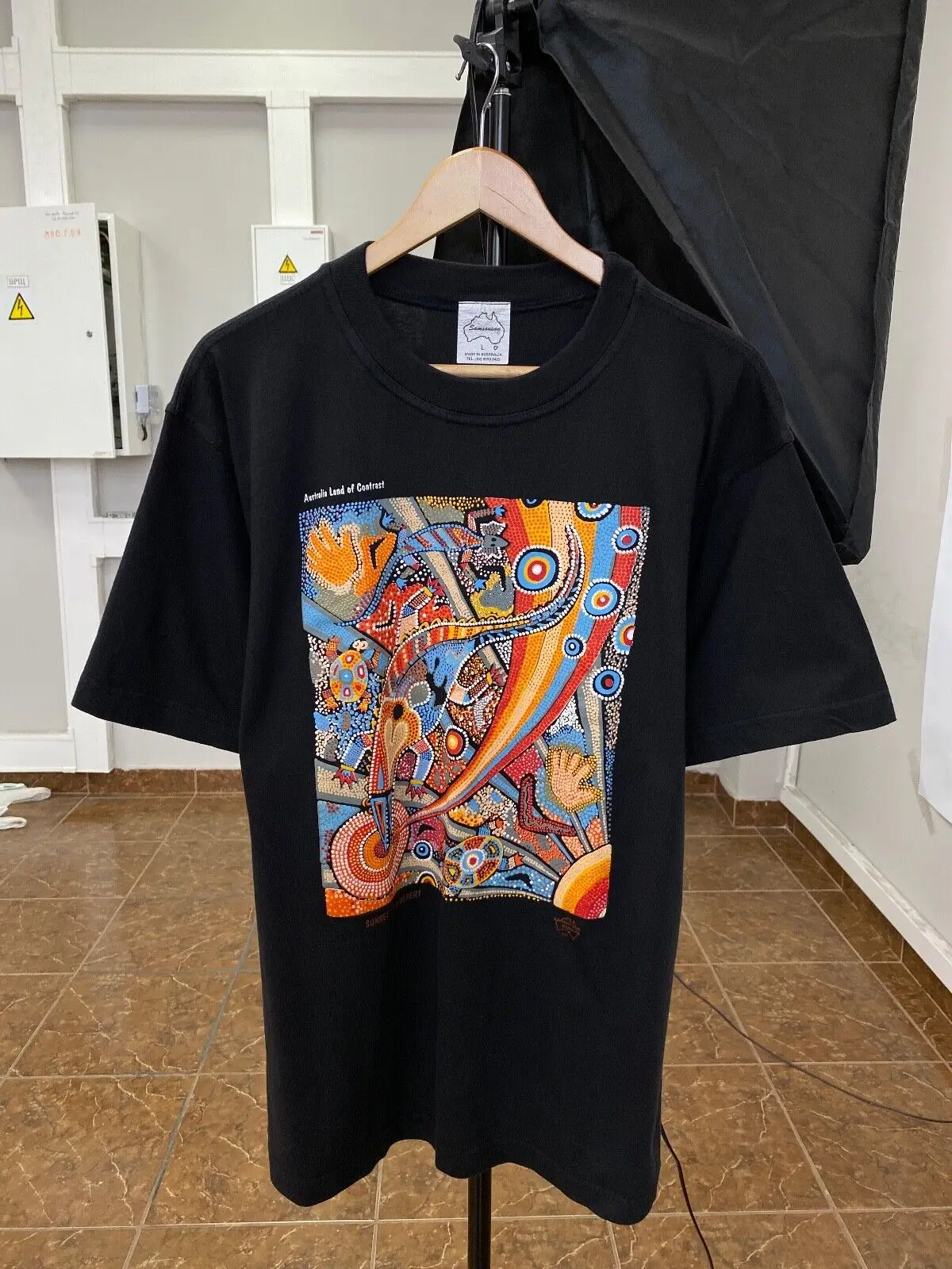 Vintage 90s Aboriginal Art Australia Animals T-shirt size L color balck