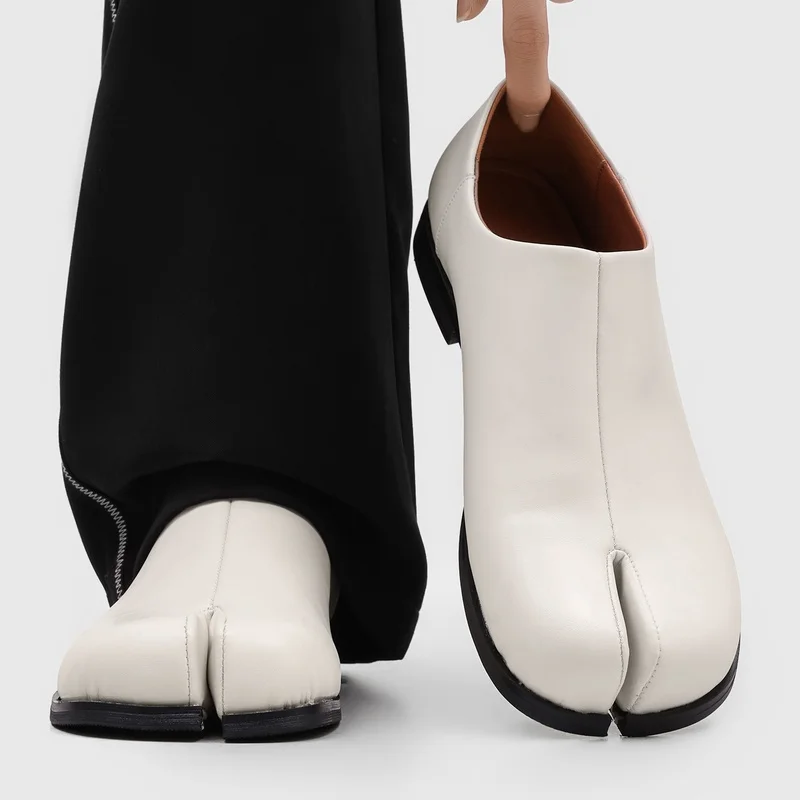Men Niche Design Split Toe Pig Trotter Fashionable Shoes with Soft Surface Anti Slip Retro Simplicity Lazy Shoes