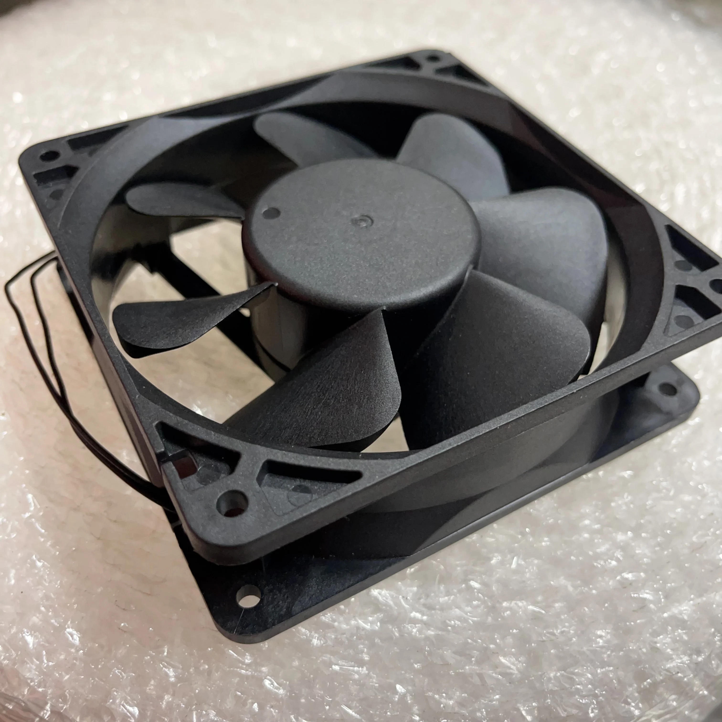 

FULLTECH UF-EC1238B-5 AC 100-240 В 17 Вт 120x120x38 мм 2-проводной охлаждающий вентилятор для сервера