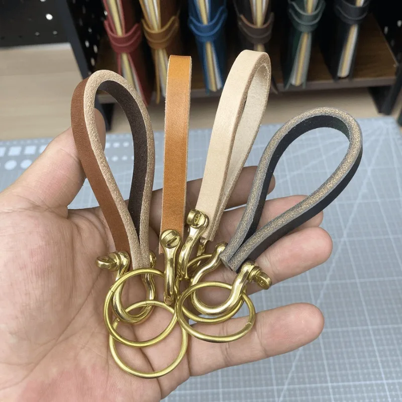 Simple First Layer Cowhide Handmade Retro Keychain Brass Horseshoe Buckle Locomotive Motorcycle Key Pendant Ring