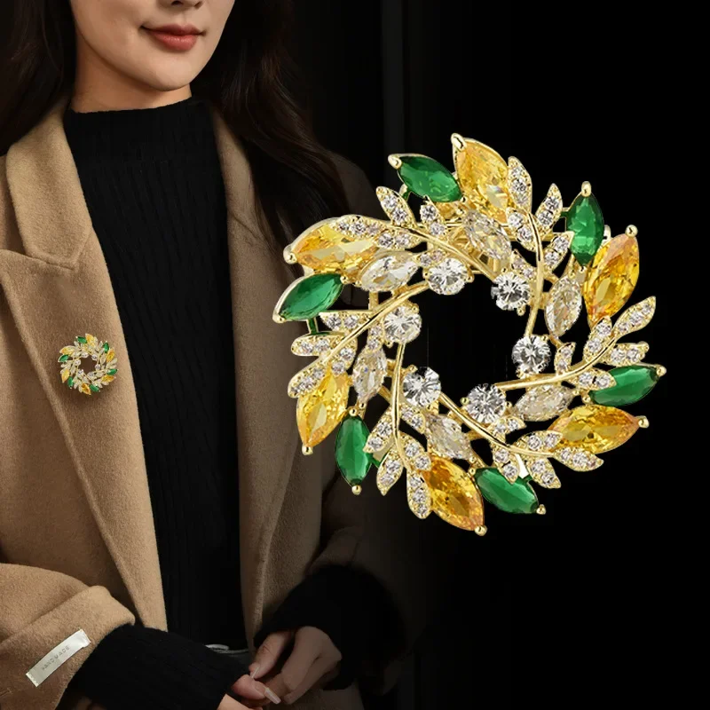 

02Bauhinia flower brooch, high-end and luxurious emerald crystal brooch accessory pin, a birthday gift for an elder by a woman