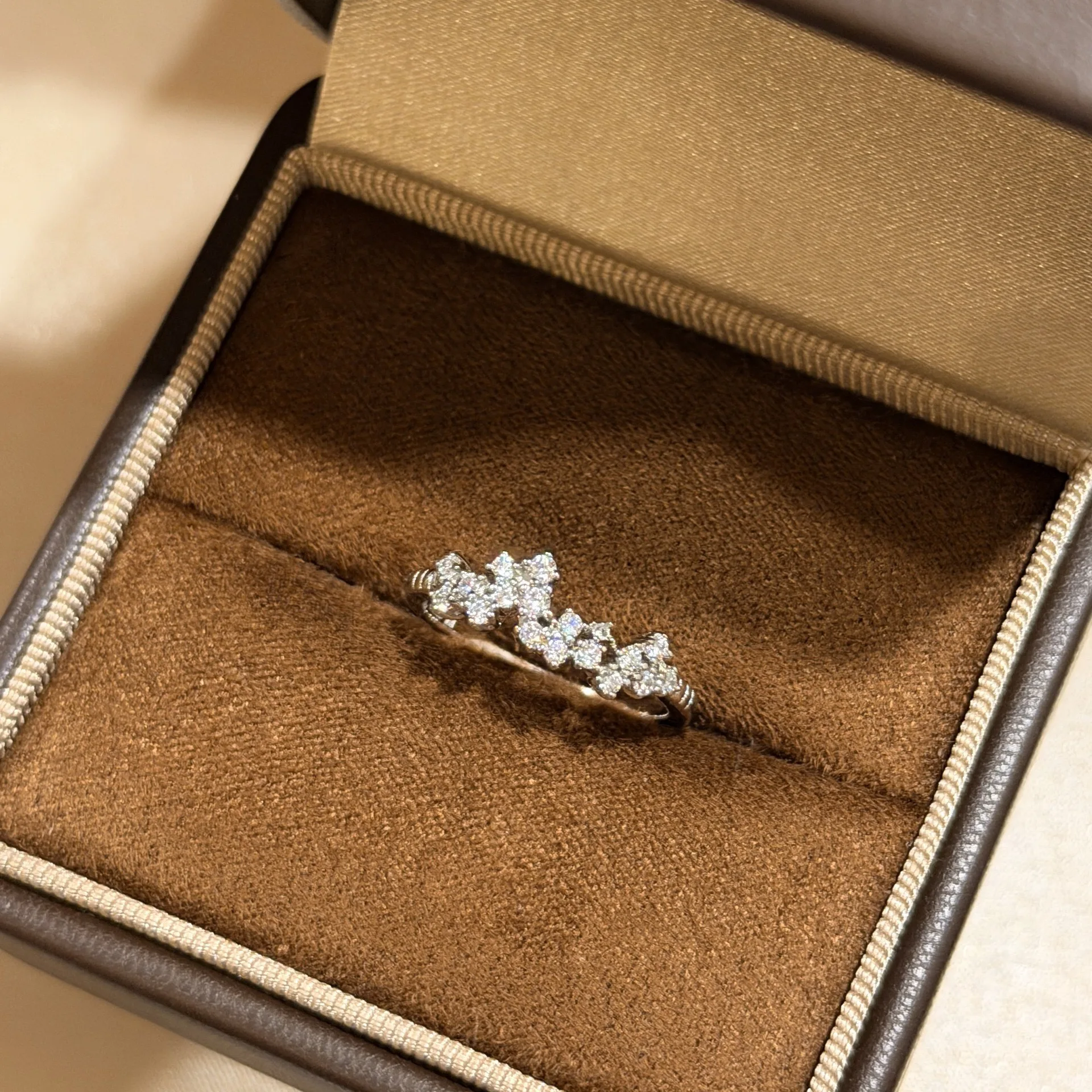 

2026 popular well-known brand S925 women's snowflake star sparkling ring light luxury design simple high-end ring party wedding