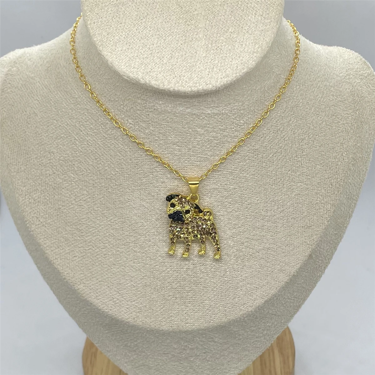 Creative Cute Golden Pug Pendant Necklace for Women Exquisite Pet Dog Jewelry Animal Accessories Dog Lovers Gift