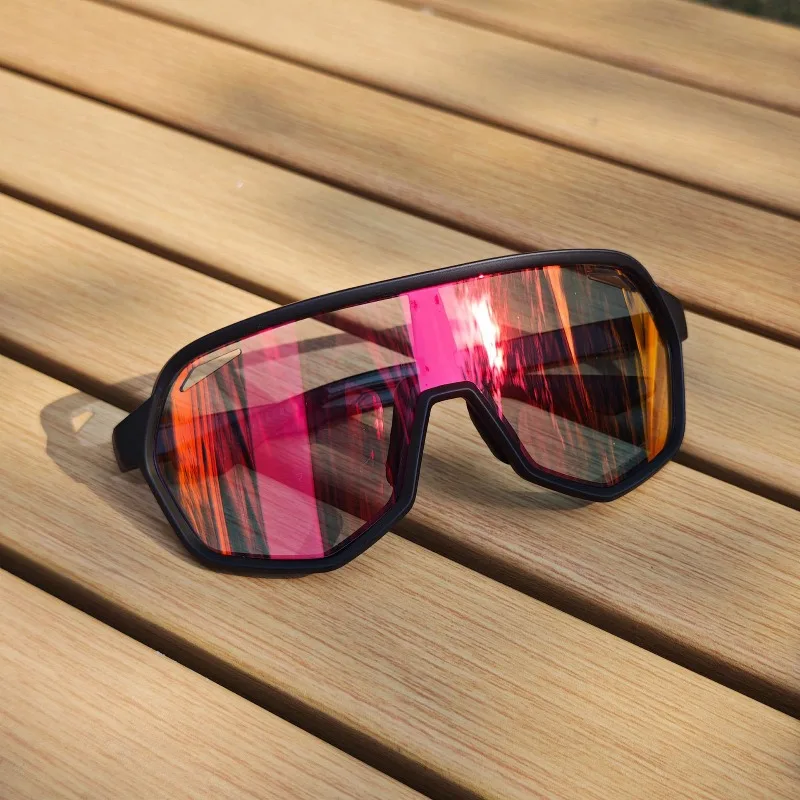 

2025 New Photochromic Cycling Goggles, Windproof Dustproof Anti-Fog, Anti-Impact for Road Mountain Bike Riding Running
