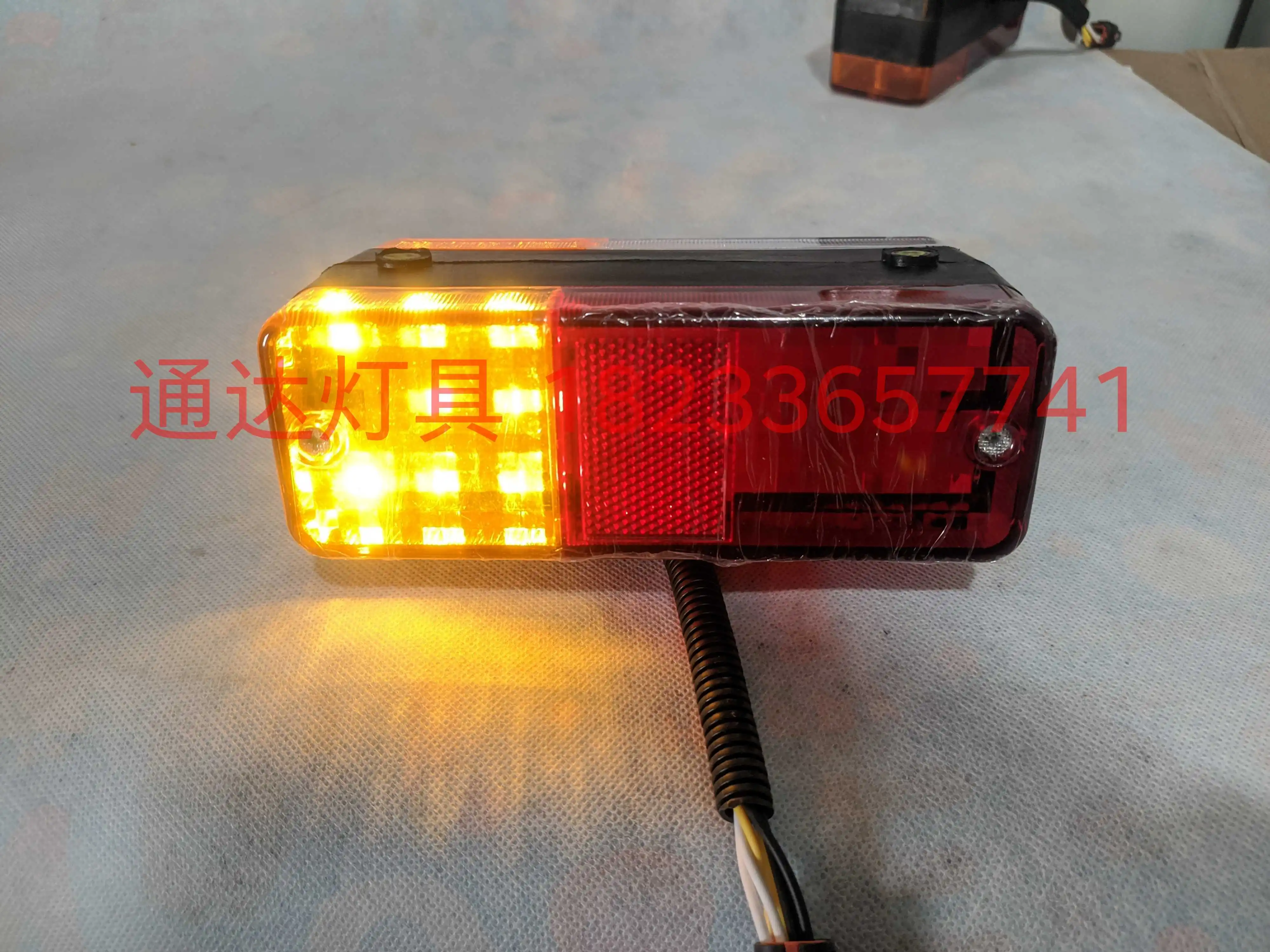 For Deere tractor accessories 3B404 3B484 3B554 rear tail light double side light electronic