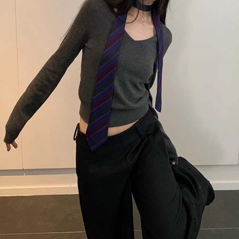 

Women's Basic Long-sleeve Top for Autumn and Winter, Gentle Style, Fitted V-neck Knitted Shirt, Slim-fit Sweater.