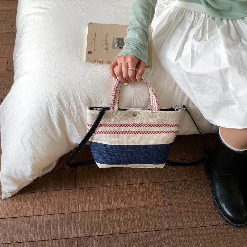 

European Minimalist Shoulder Bag: Exquisite 2025 Niche Style, Versatile Light Luxury Daily Companion