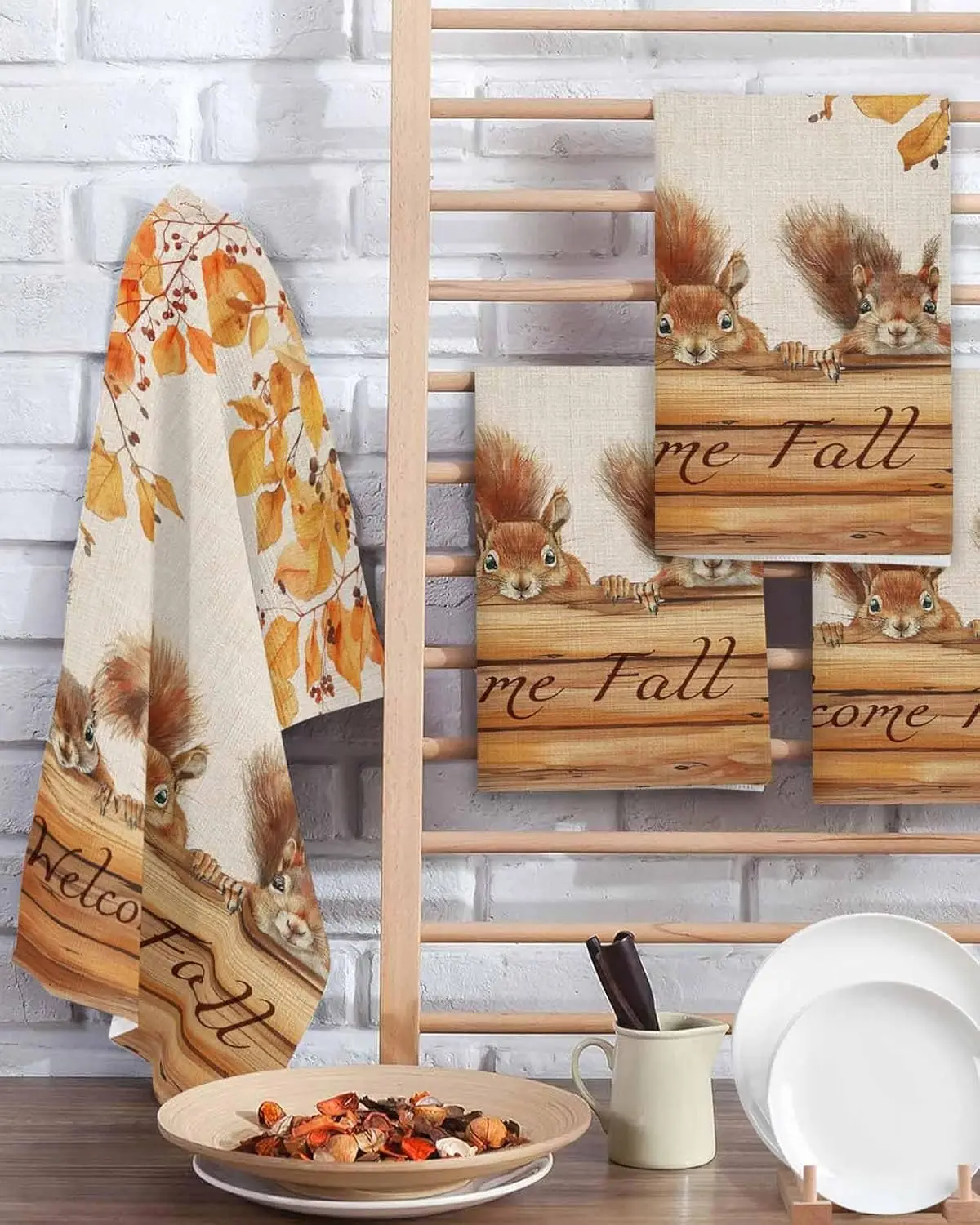 

Fall Squirrel Kitchen Dish Towels Thanksgiving Plants Absorbent Hand Towels for Bathroom Cleaning Supplies Baking Cooking Cloth