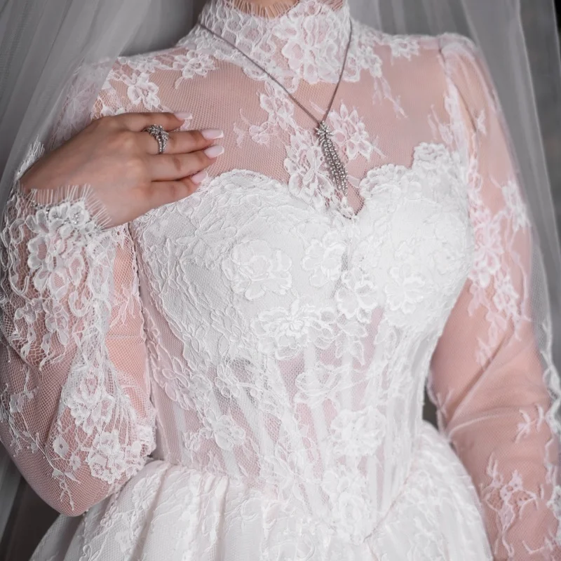 Lace White Elegant Sweetheart Ball Gown Glitter Wedding Dress With Decoration A-line Skirt Bridal Gowns Customized