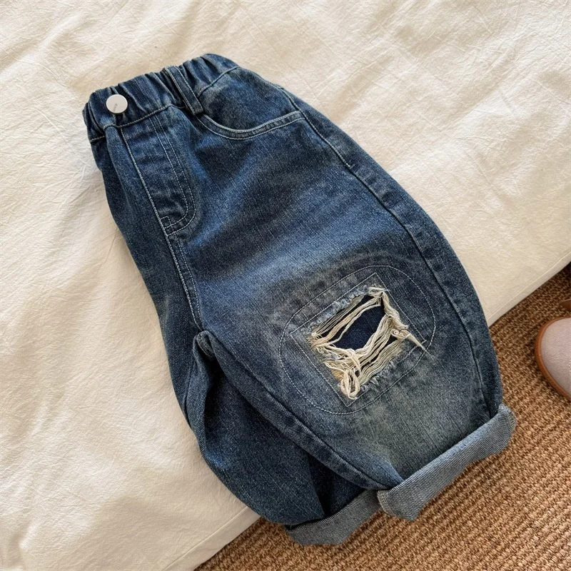 Pantaloni jeans per bambini Pantaloni primaverili e autunnali Pantaloni elasticizzati per ragazzi 2025 Pantaloni per piedi con stampa allentata per bambini nuovi 2-8T