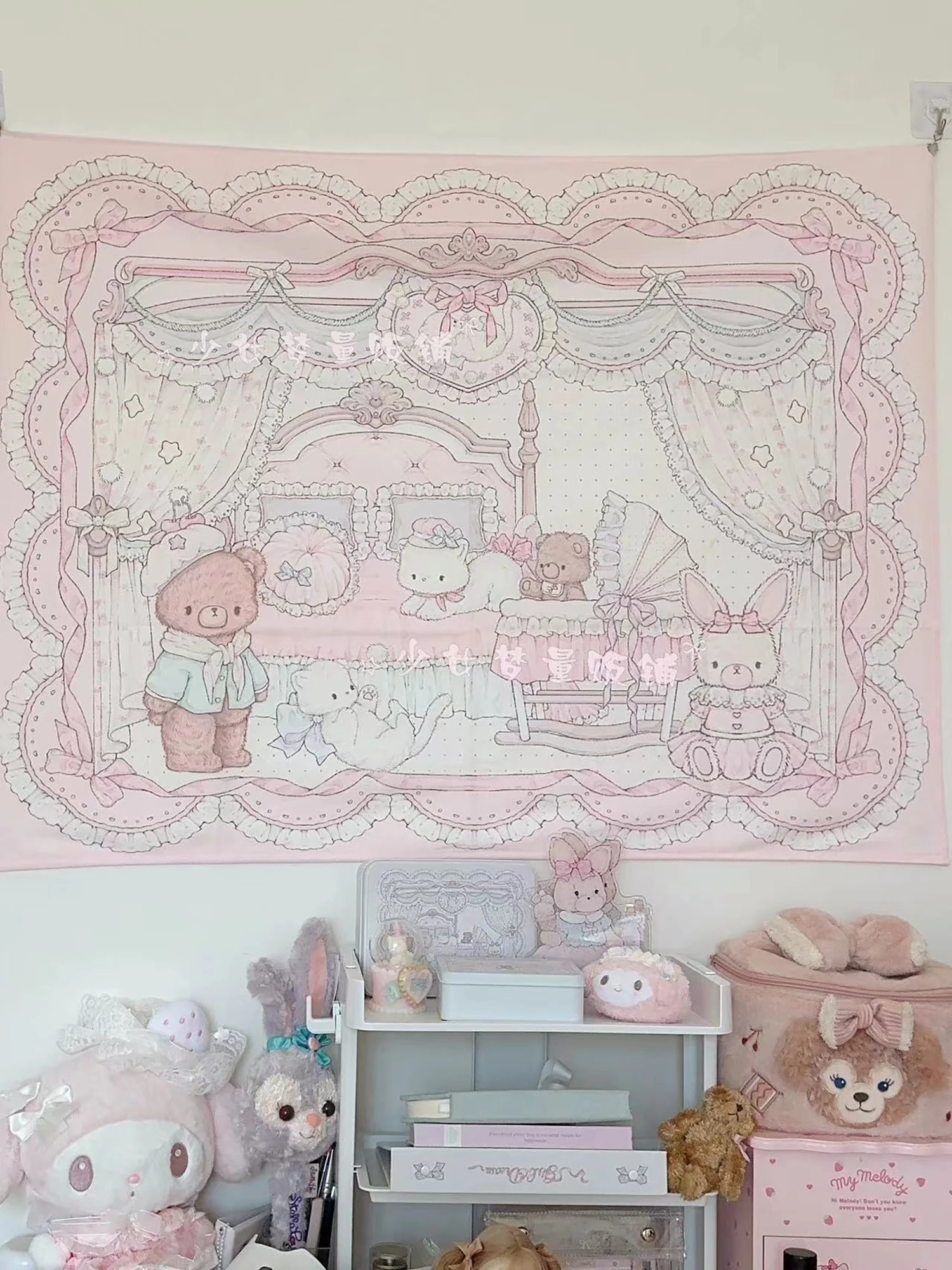 Mur de la série GirS1 Dream' pour chambre de bébé, confrontant un tissu de fond mignon, décor de chambre à coucher avec un cœur Girly