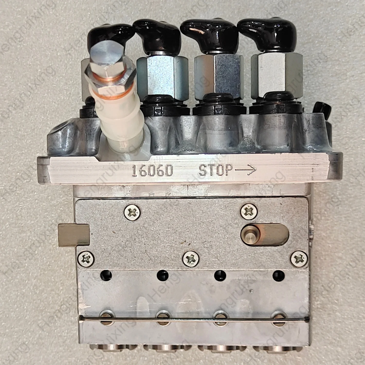 

Топливный насос в сборе для двигателей V1505 V1305, номера деталей: 16060-51010, 16060-51013, 104206-4002, 276G041276