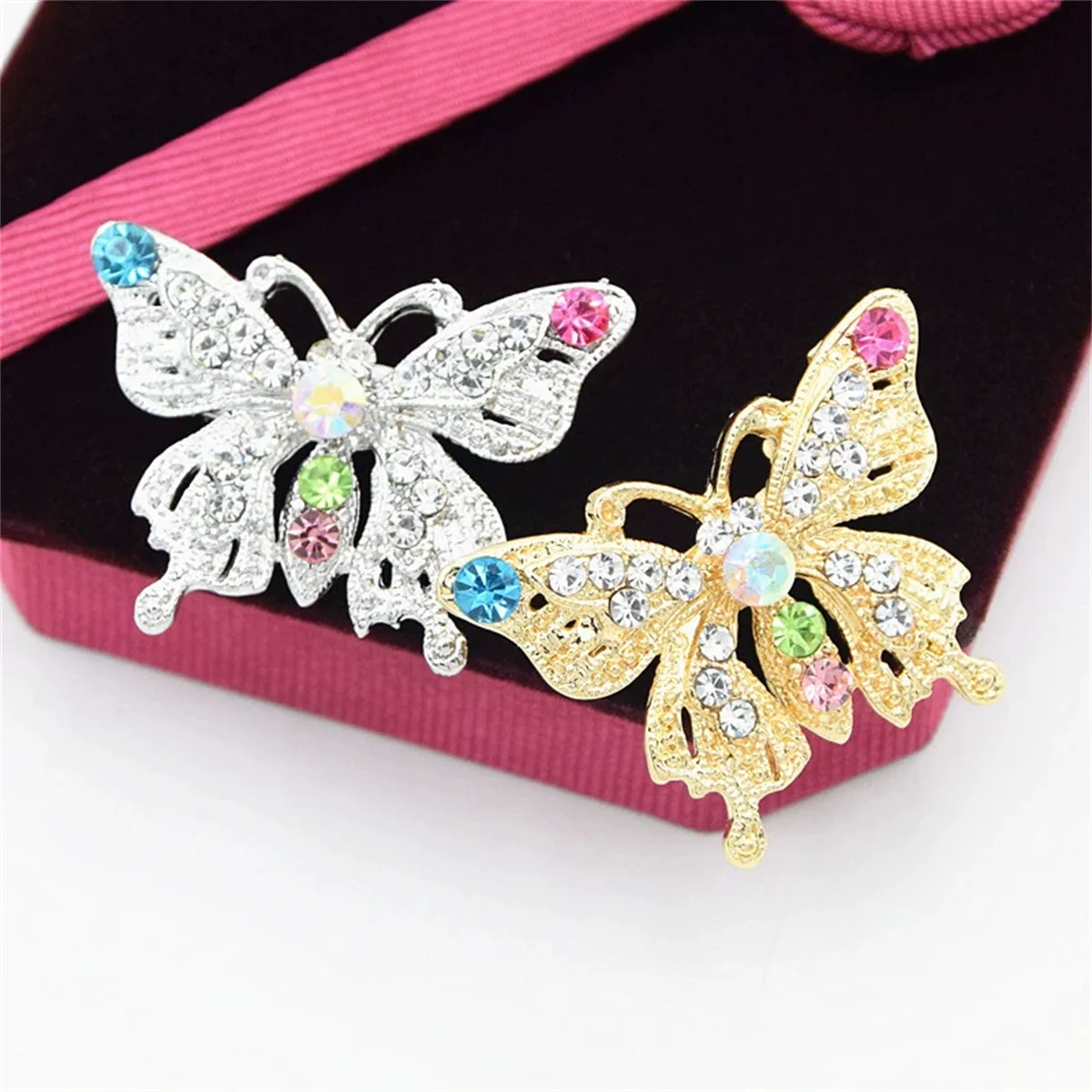 1Pc Exquisite Colorful Butterfly Brooch Retro Charm Pin Magnificent Luxury Jewelry Accessories Party Birthday Gift Trend 2026