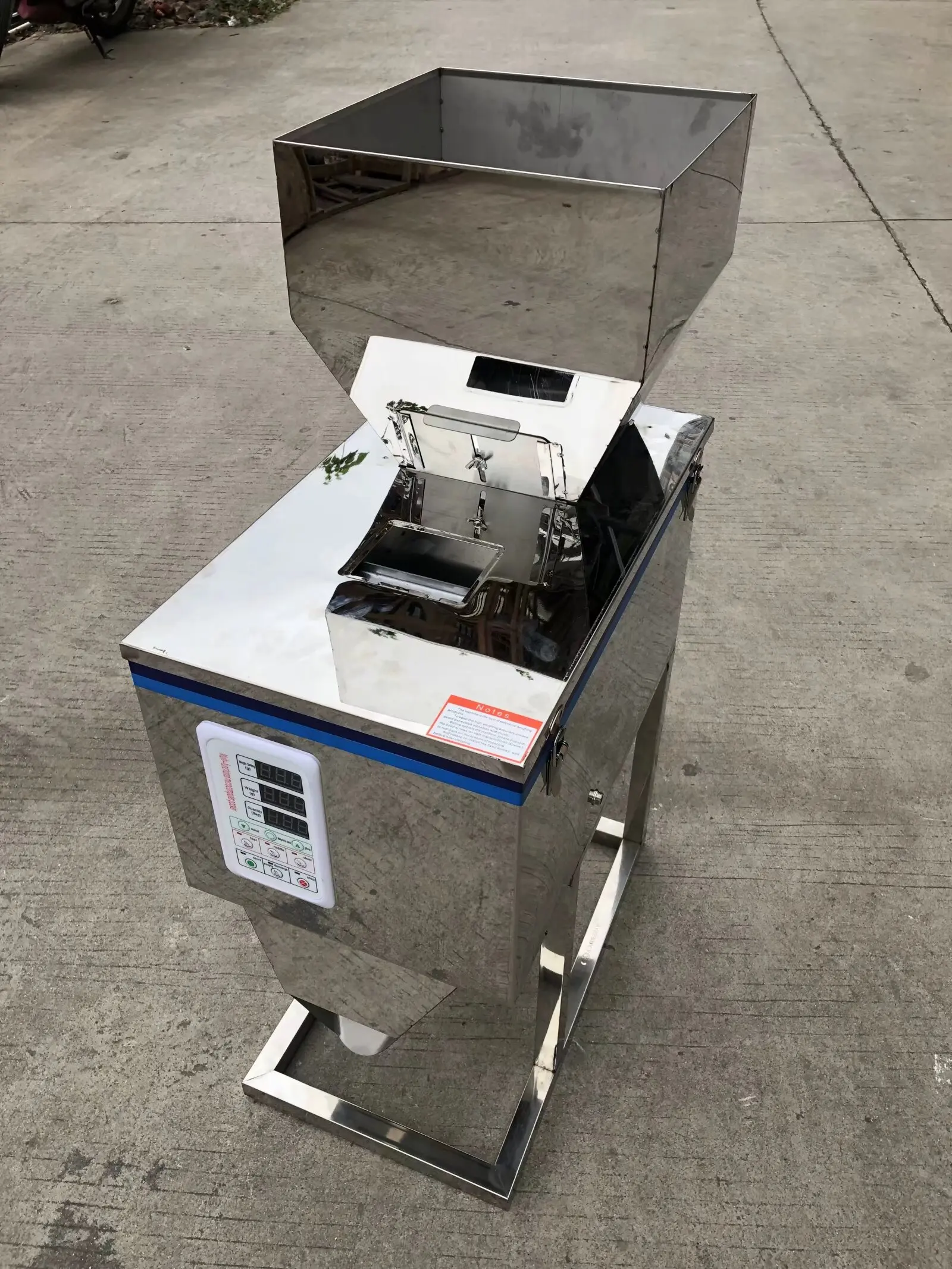 YL-W999 Elektrische Abfüllmaschine für trockene Gewürze, Pulverbeutel, Ingwerpulver-Versiegelungsmaschine für chemische Lebensmittel, 1 Jahr Garantie für