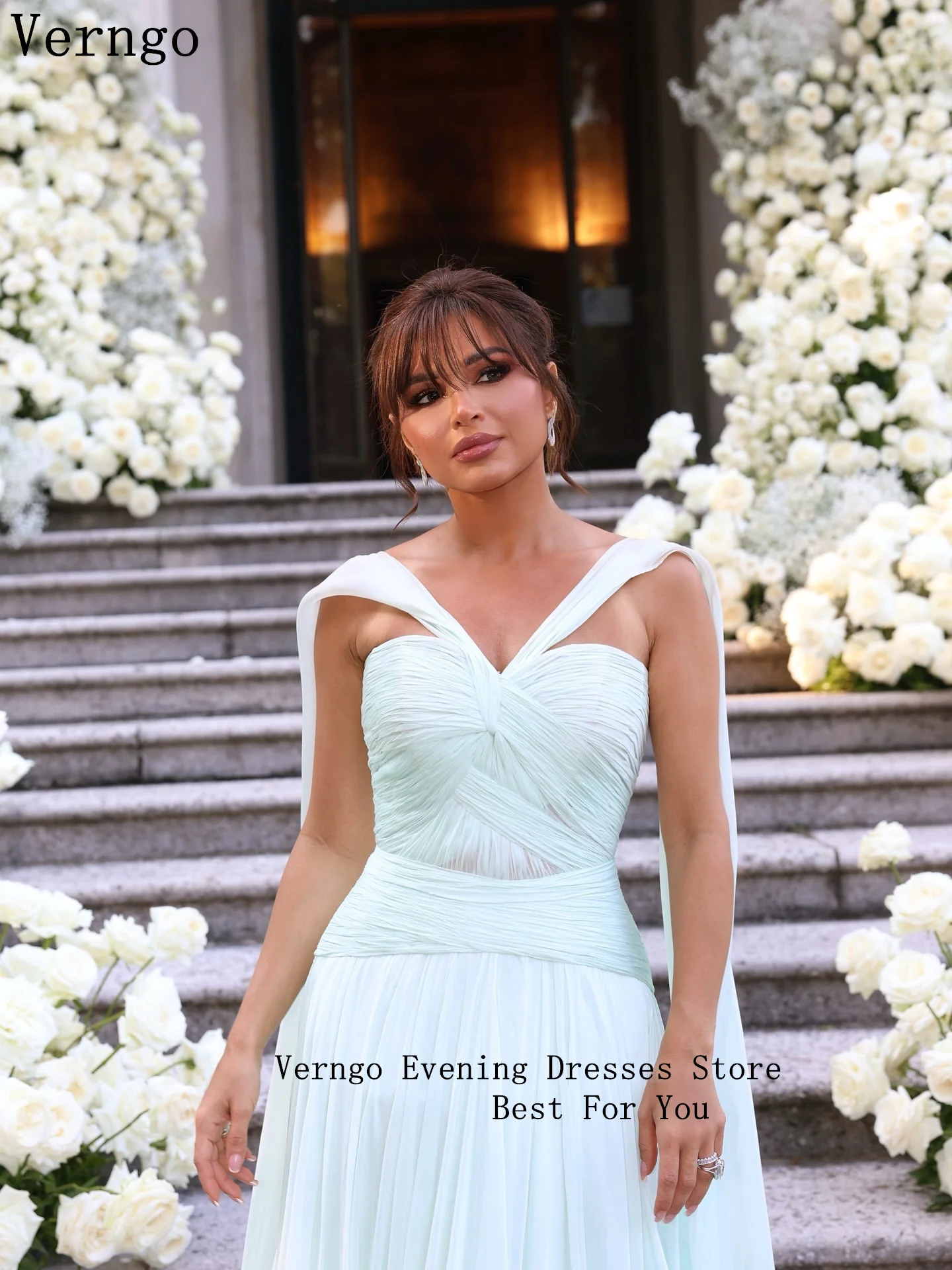 Verngo Grünes Abendkleid, elegantes, trägerloses A-Linien-Abschlussballkleid, fließendes, handgefaltetes Seiden-Abschlussball-Partykleid, individuell gestaltet