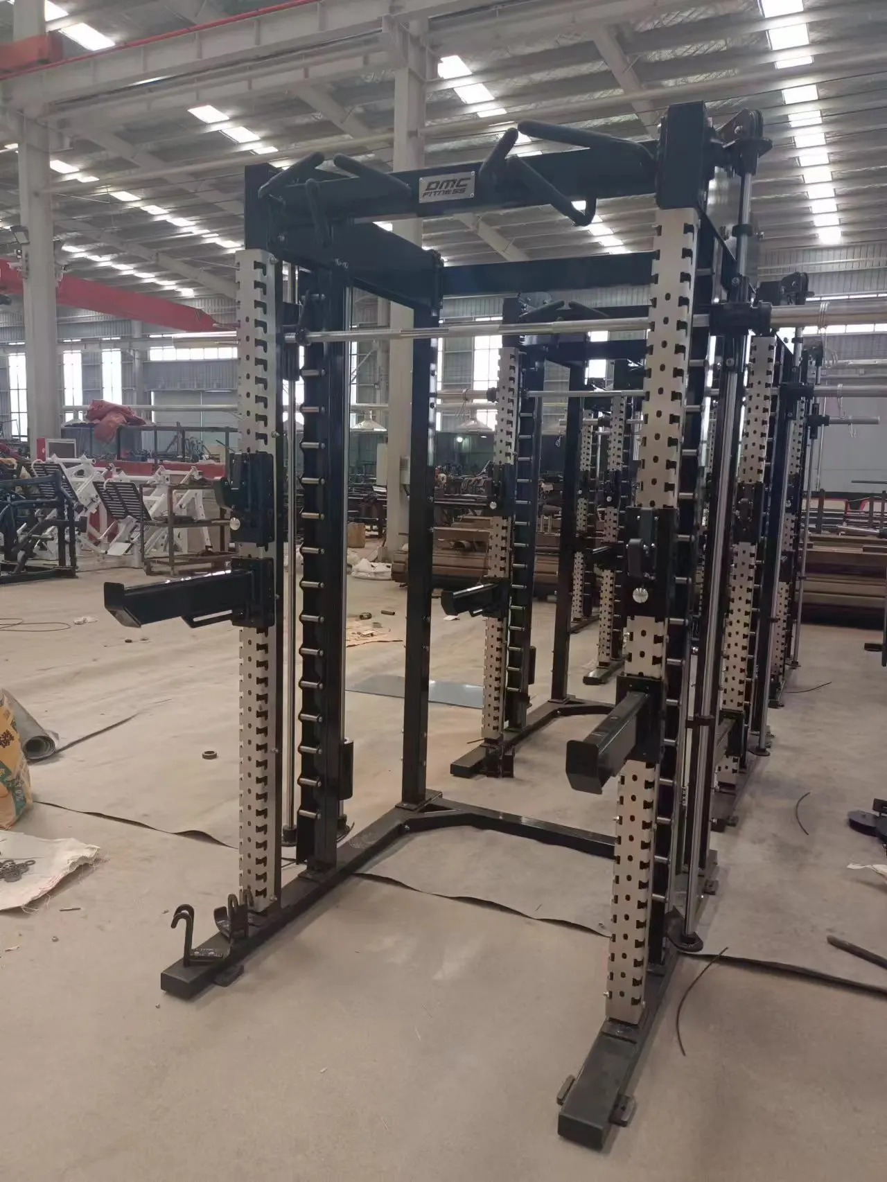 معدات اللياقة البدنية آلة سميث الداخلية متعددة الوظائف الموحد مقاعد البدلاء الصحافة رف رفع الأثقال الحديد سميث القرفصاء آلة