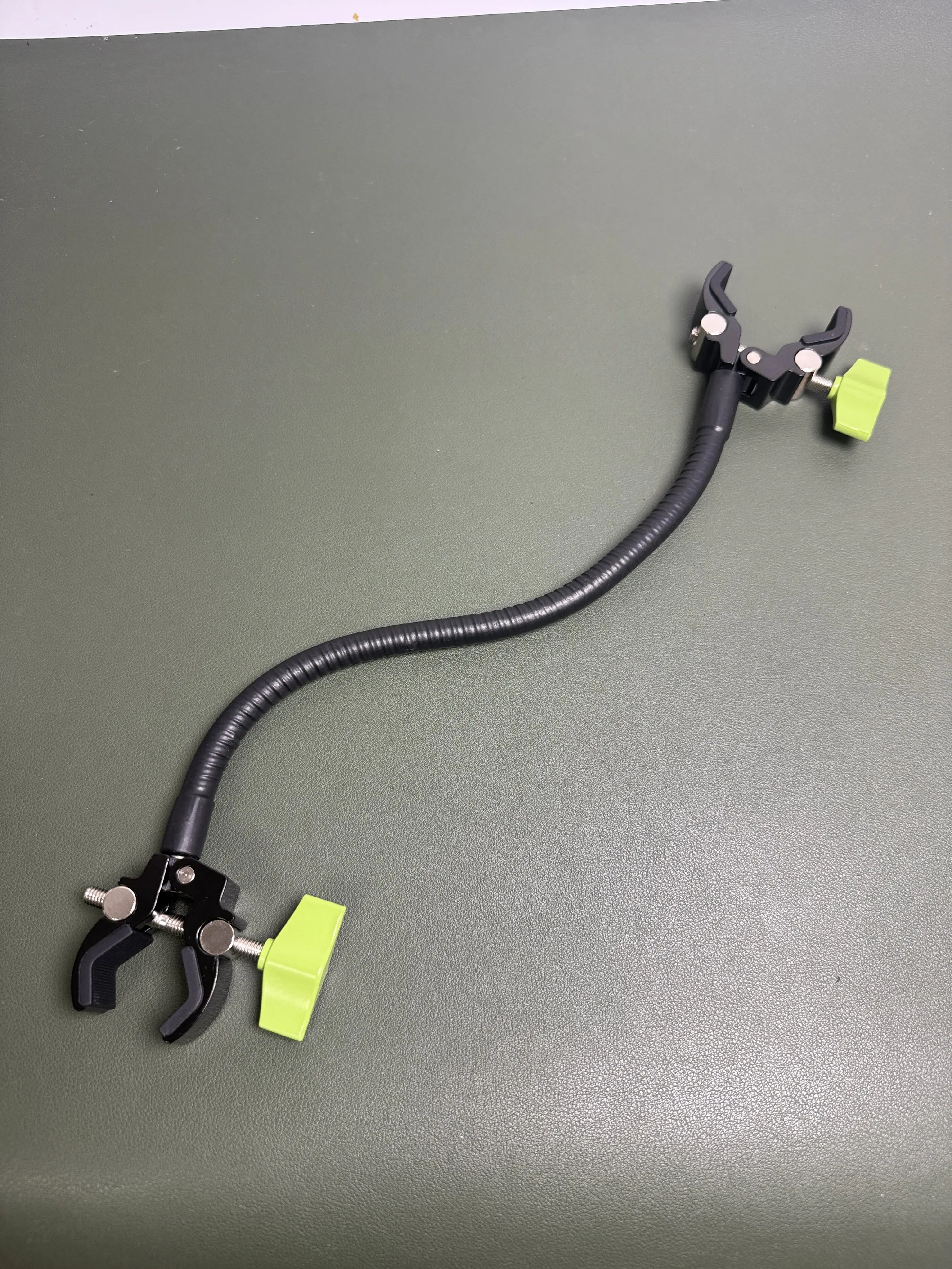 Universal Double Head Clamp 360 Movable Joint Stable Versatile Clamp for Mic Flashlight Photo-Taking Props - Fixed Support