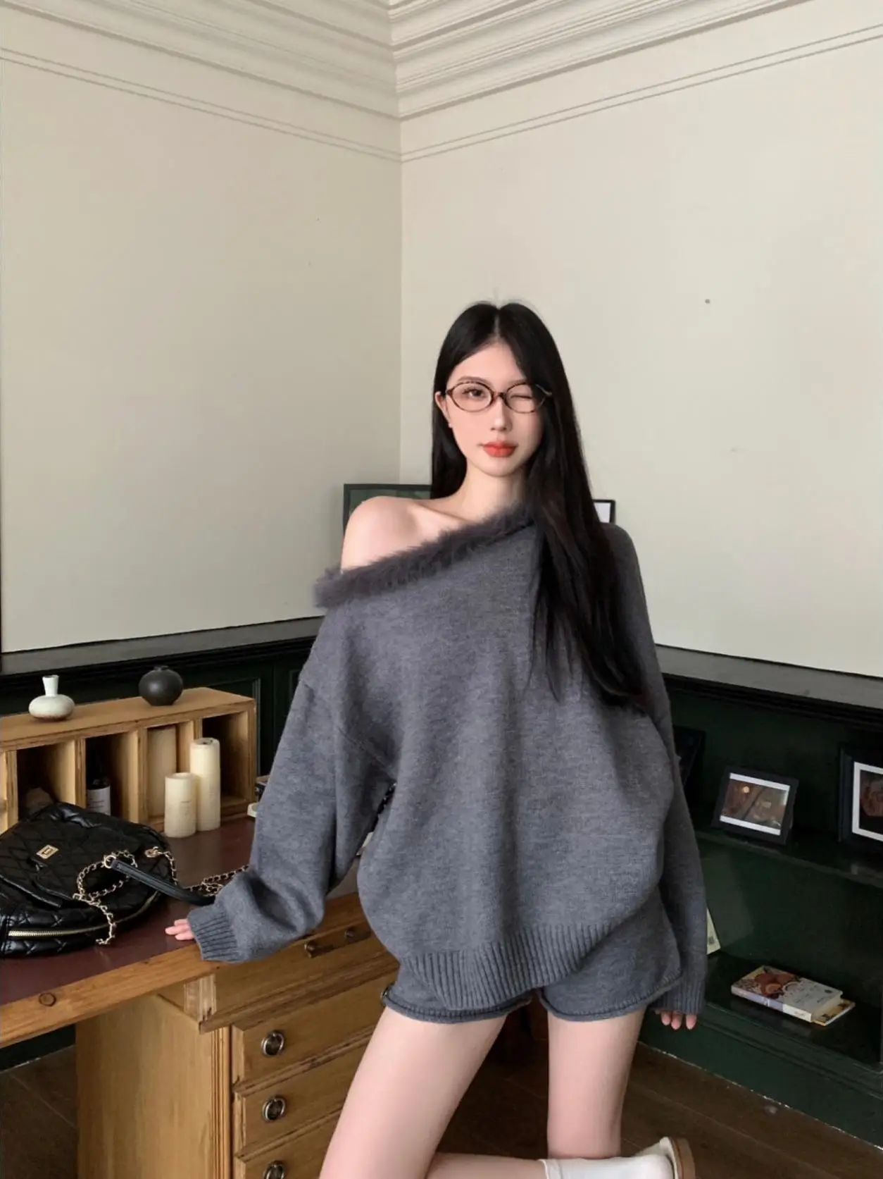 カジュアルなニットセーターとショートパンツのツーピースセット（女性用）肩出しルーズフィットロングスリーブサーマルファッション秋...