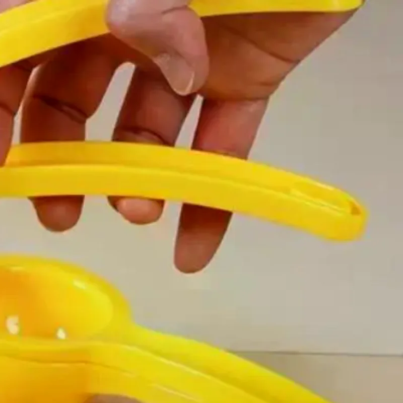 1Pcs Colorful Manual Lemon Juicer Creative Kitchen Gadgets Manual Lemon Clip Not Easy To Deform Mini Home Portable Lemon Clip