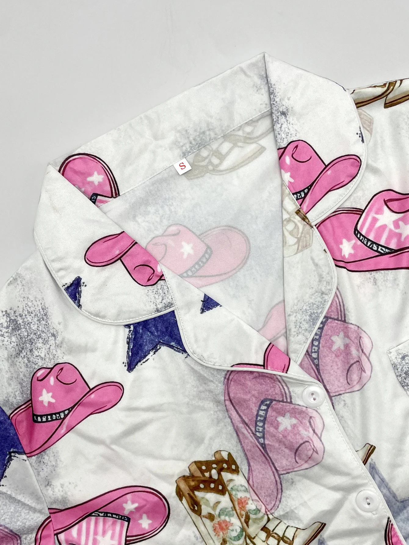 Standard Size Spring and Summer Women's Two-Piece Pajamas Western Style Pink Cowboy Hat Printed Comfortable Short-Sleeved Tie Top and Matching Shorts, Fashionable Cardigan Pajama Set